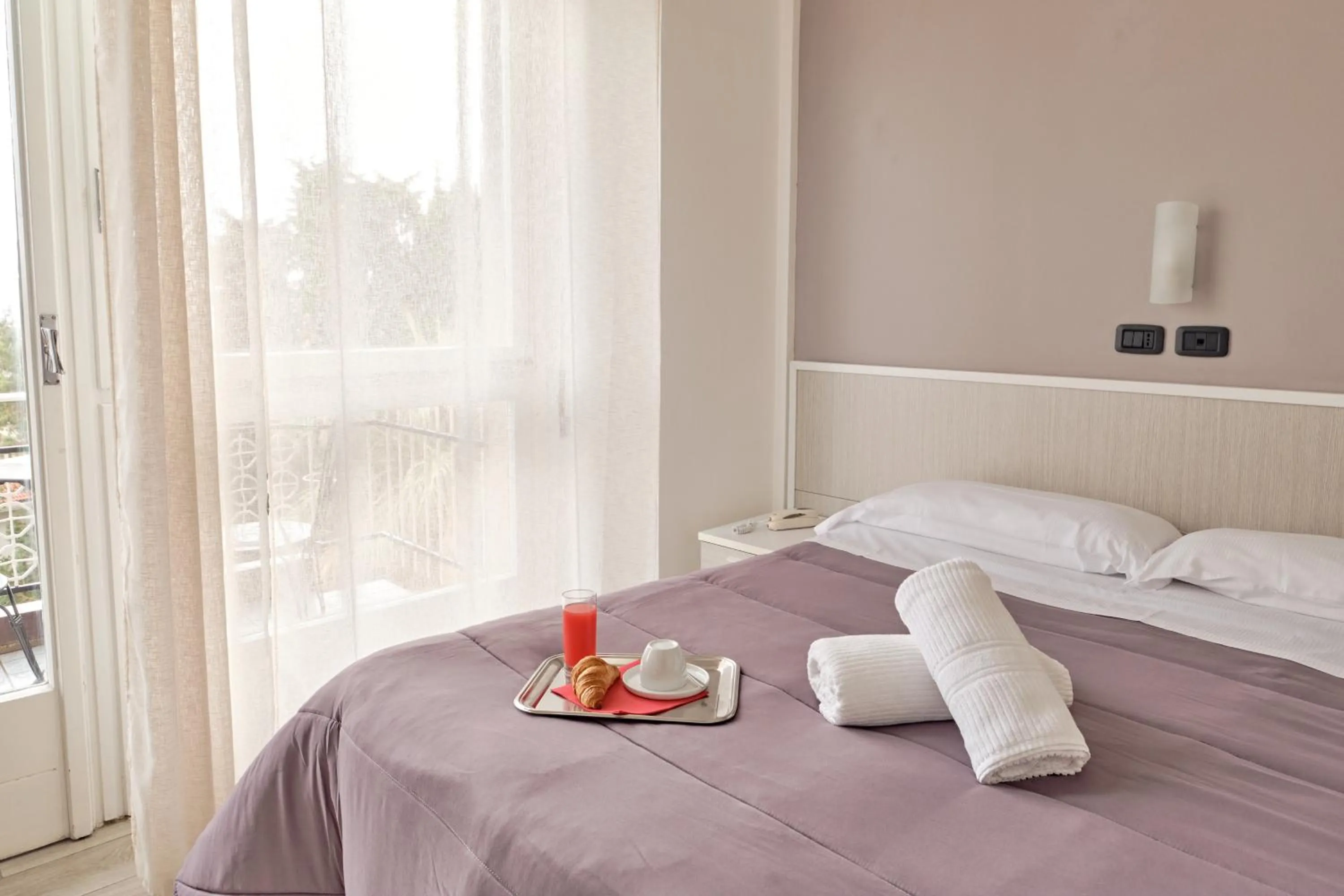 Bed in Hotel Astoria