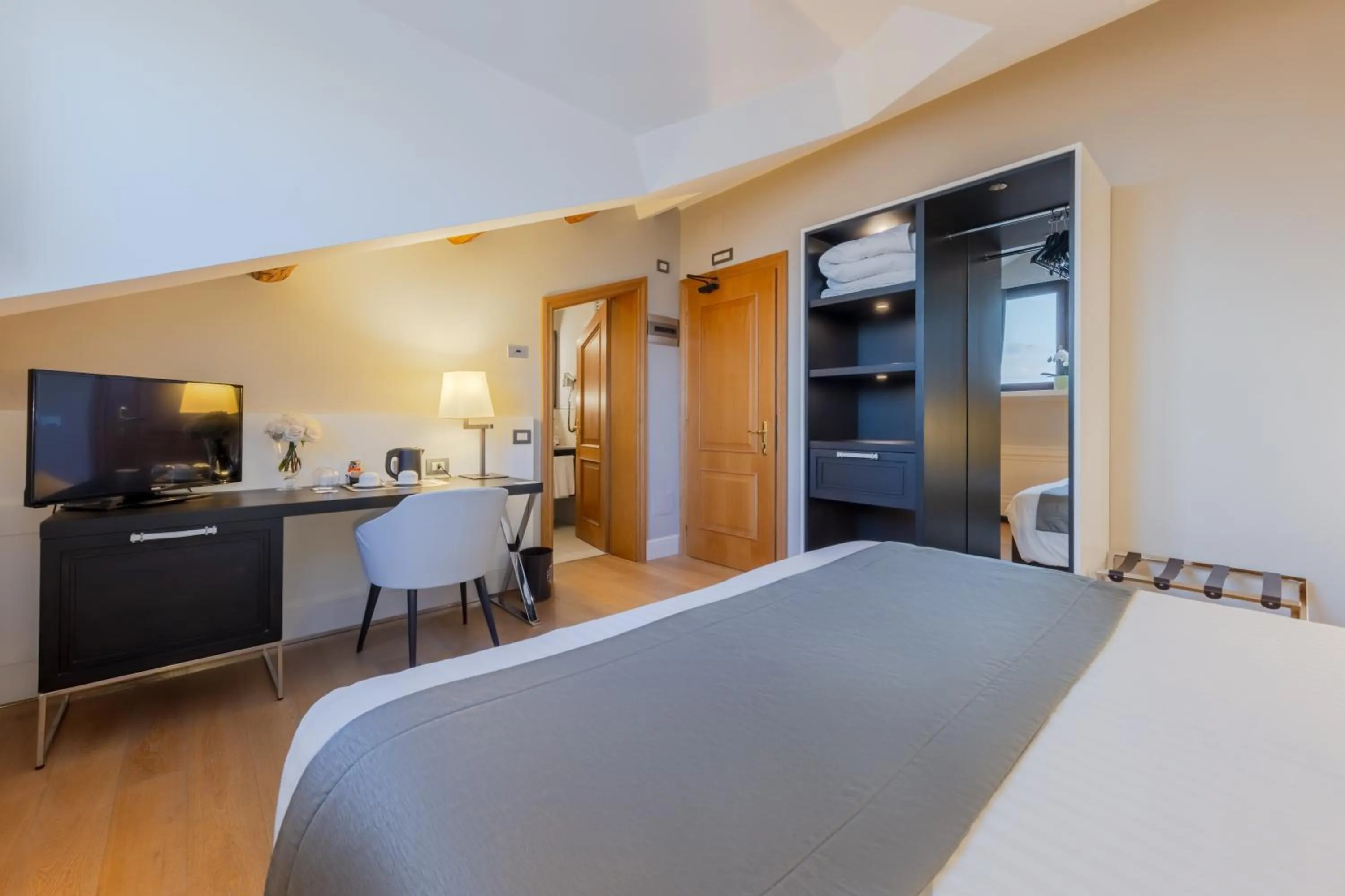 Bedroom, Bed in Hotel Grande Italia