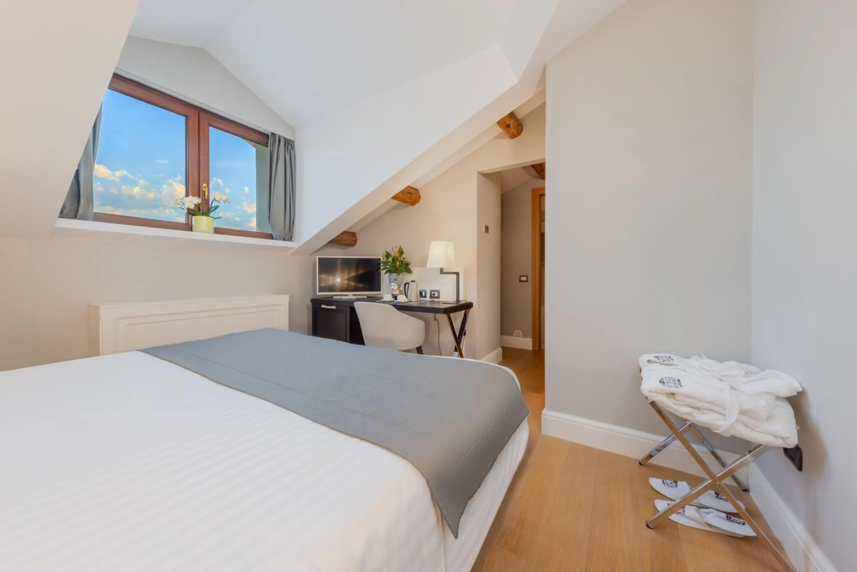 Photo of the whole room, Bed in Hotel Grande Italia