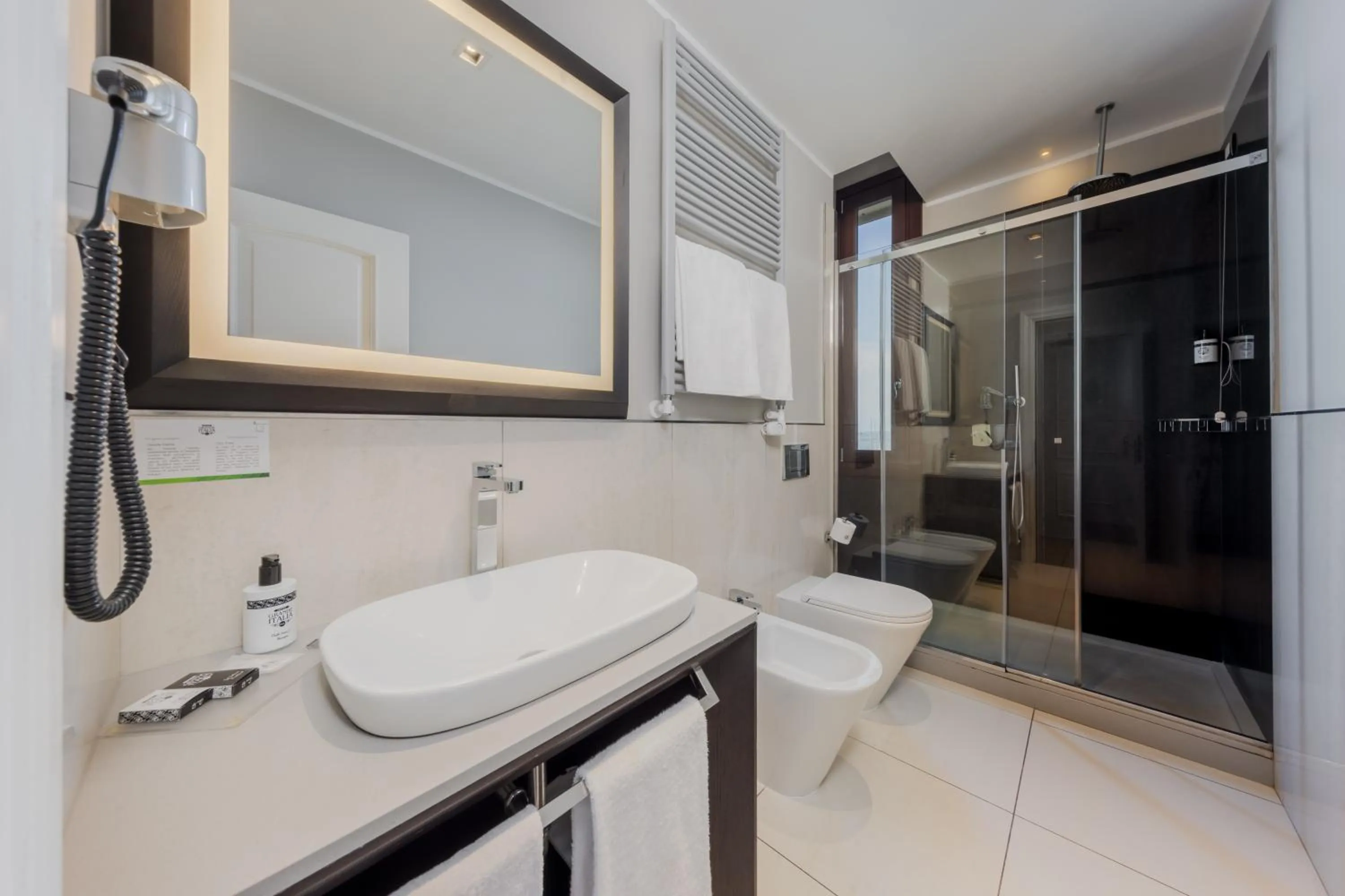 Bathroom in Hotel Grande Italia