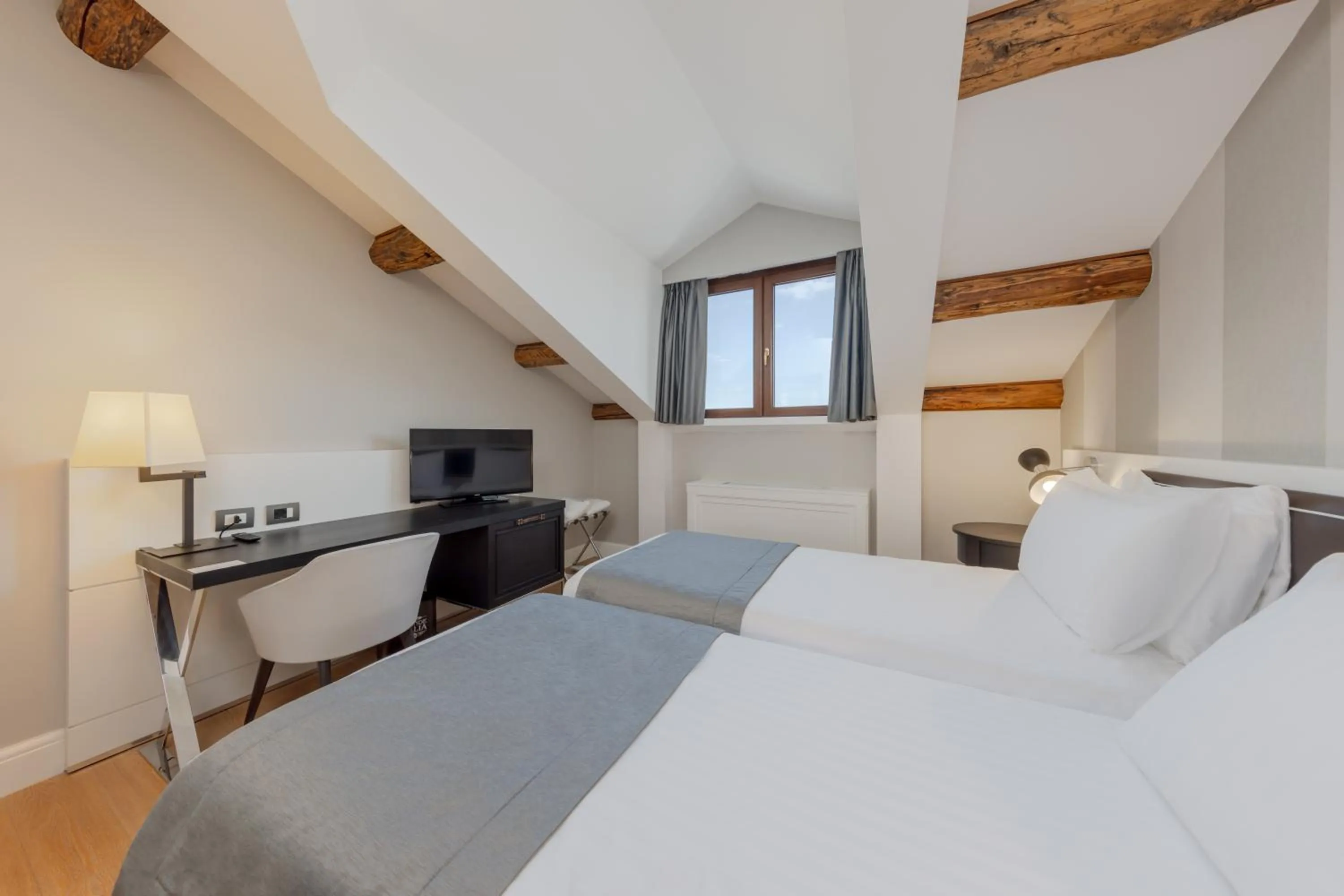 Bed in Hotel Grande Italia