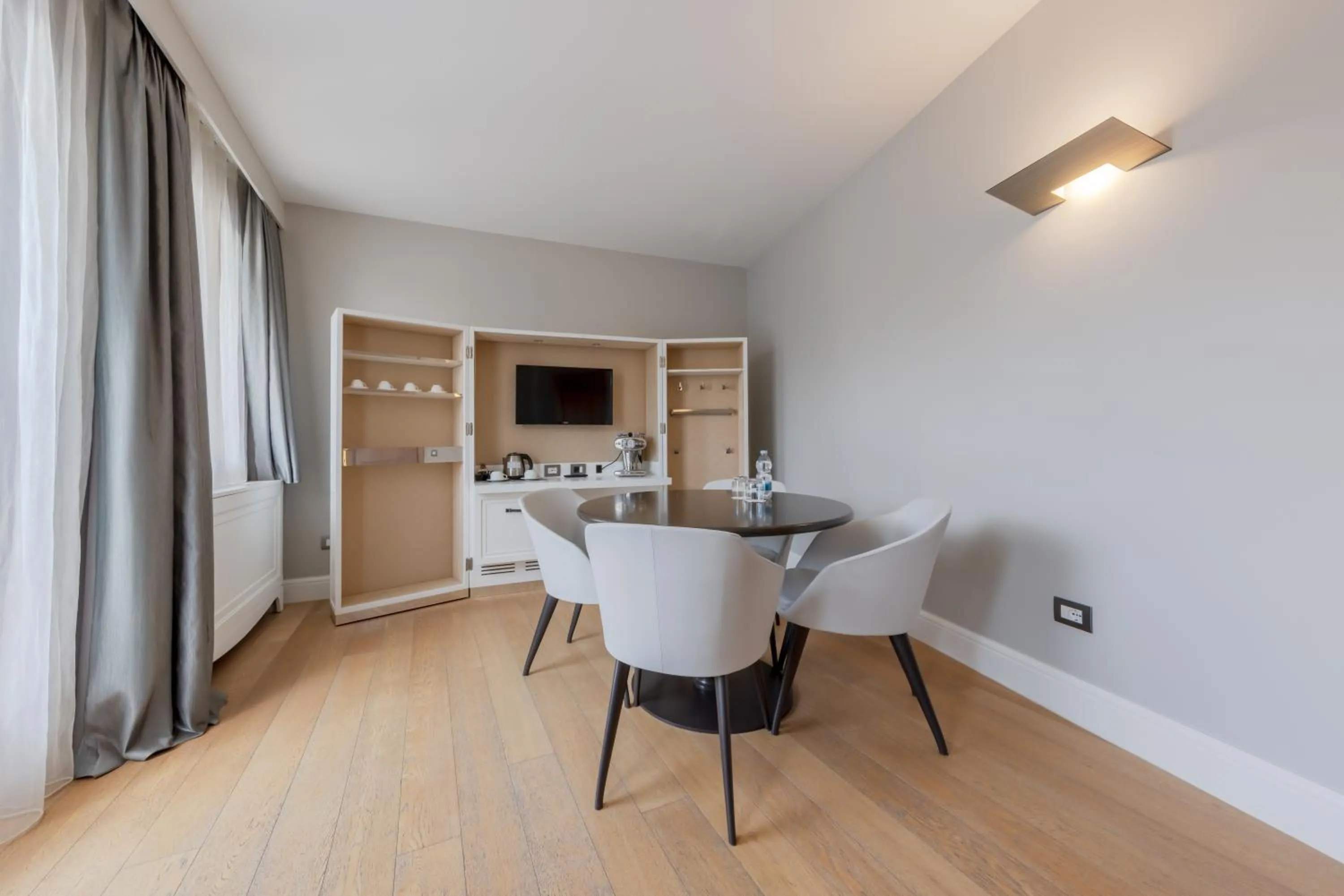 Photo of the whole room in Hotel Grande Italia