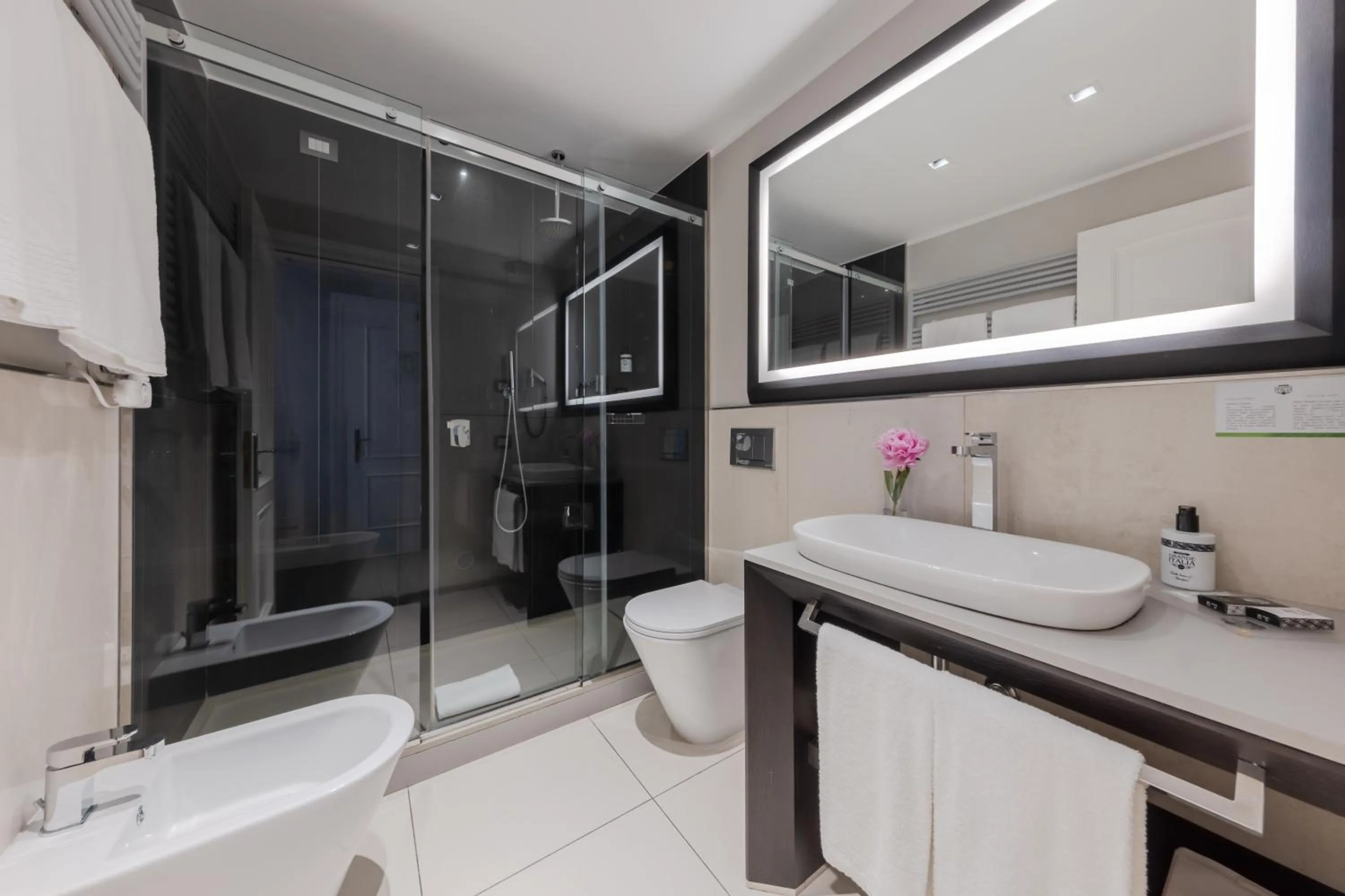 Bathroom in Hotel Grande Italia