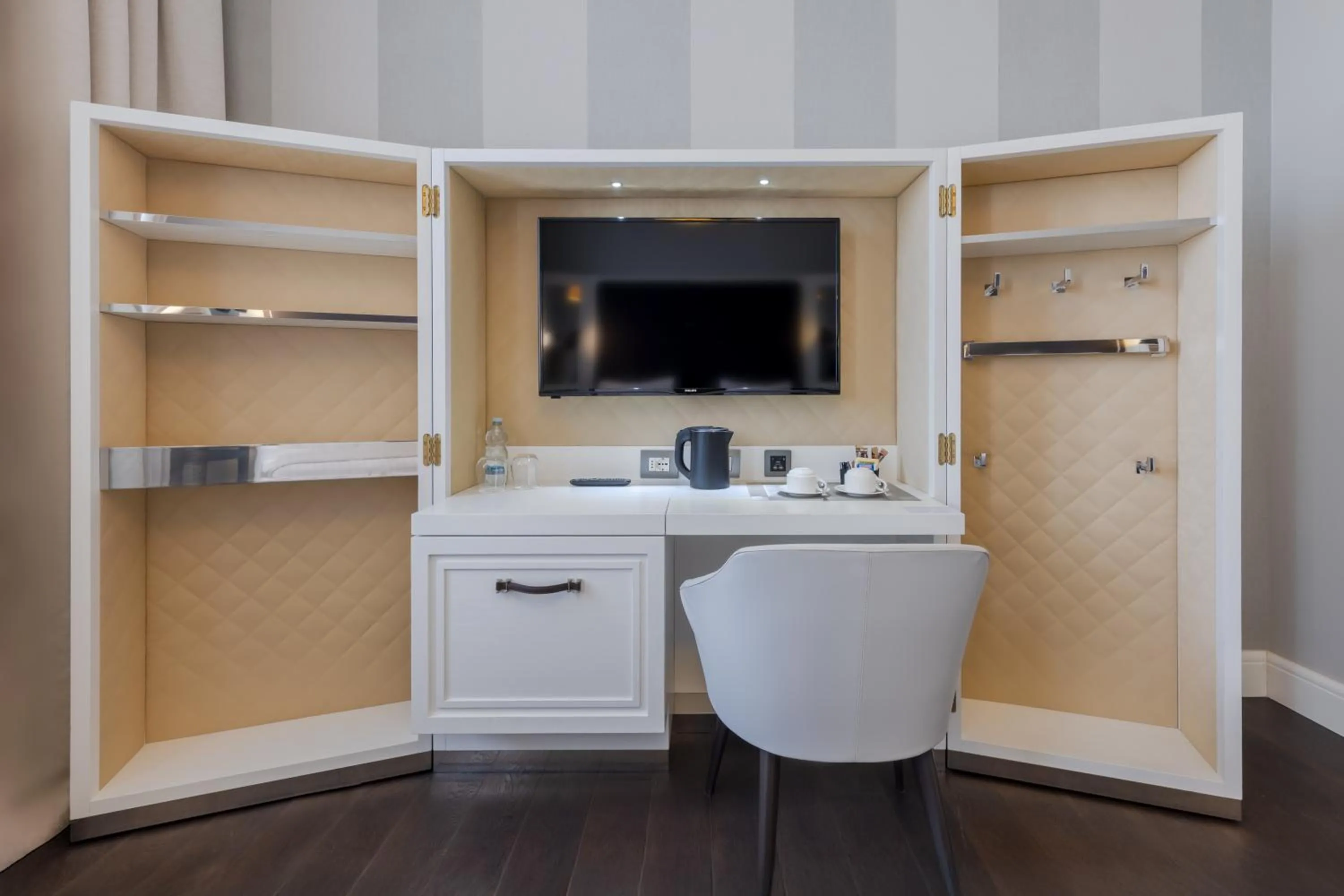 Decorative detail in Hotel Grande Italia