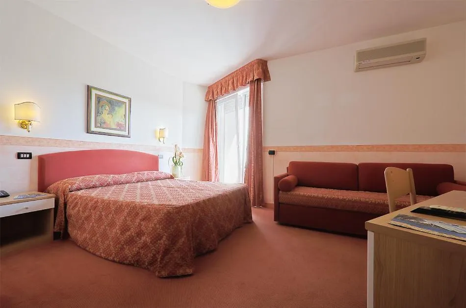 Bed in Hotel Carlton