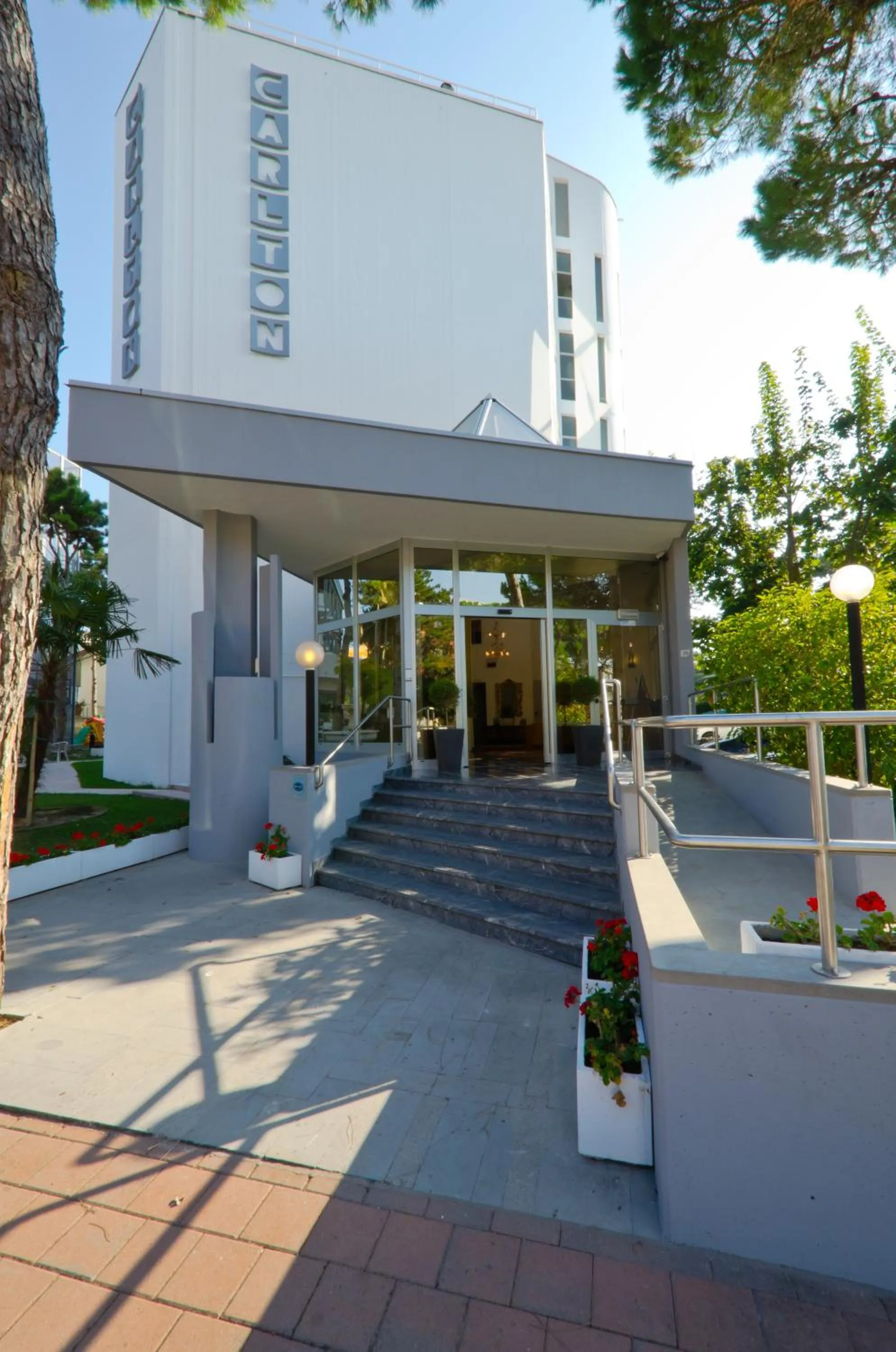 Facade/entrance in Hotel Carlton