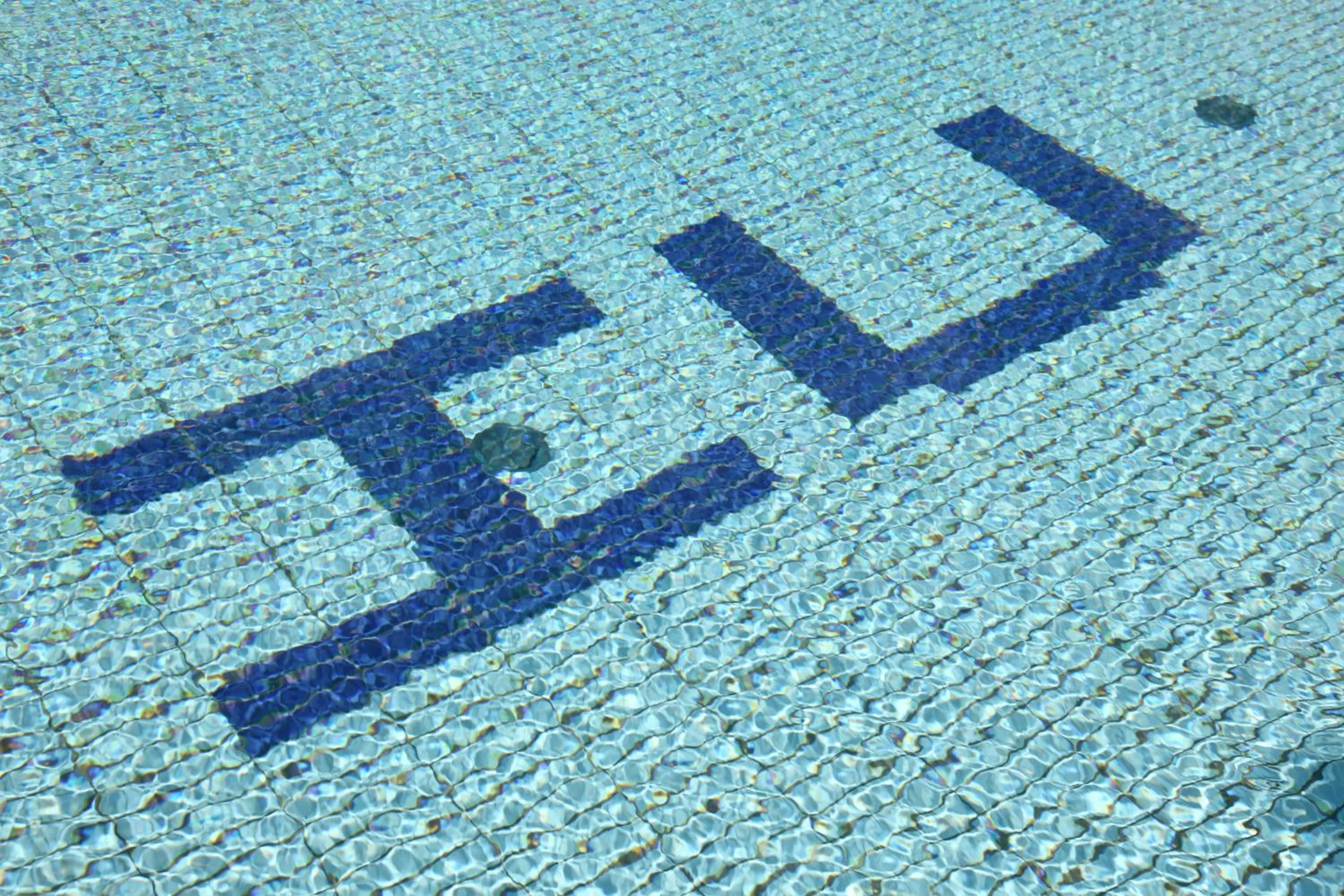 Swimming pool in Hotel Carlton