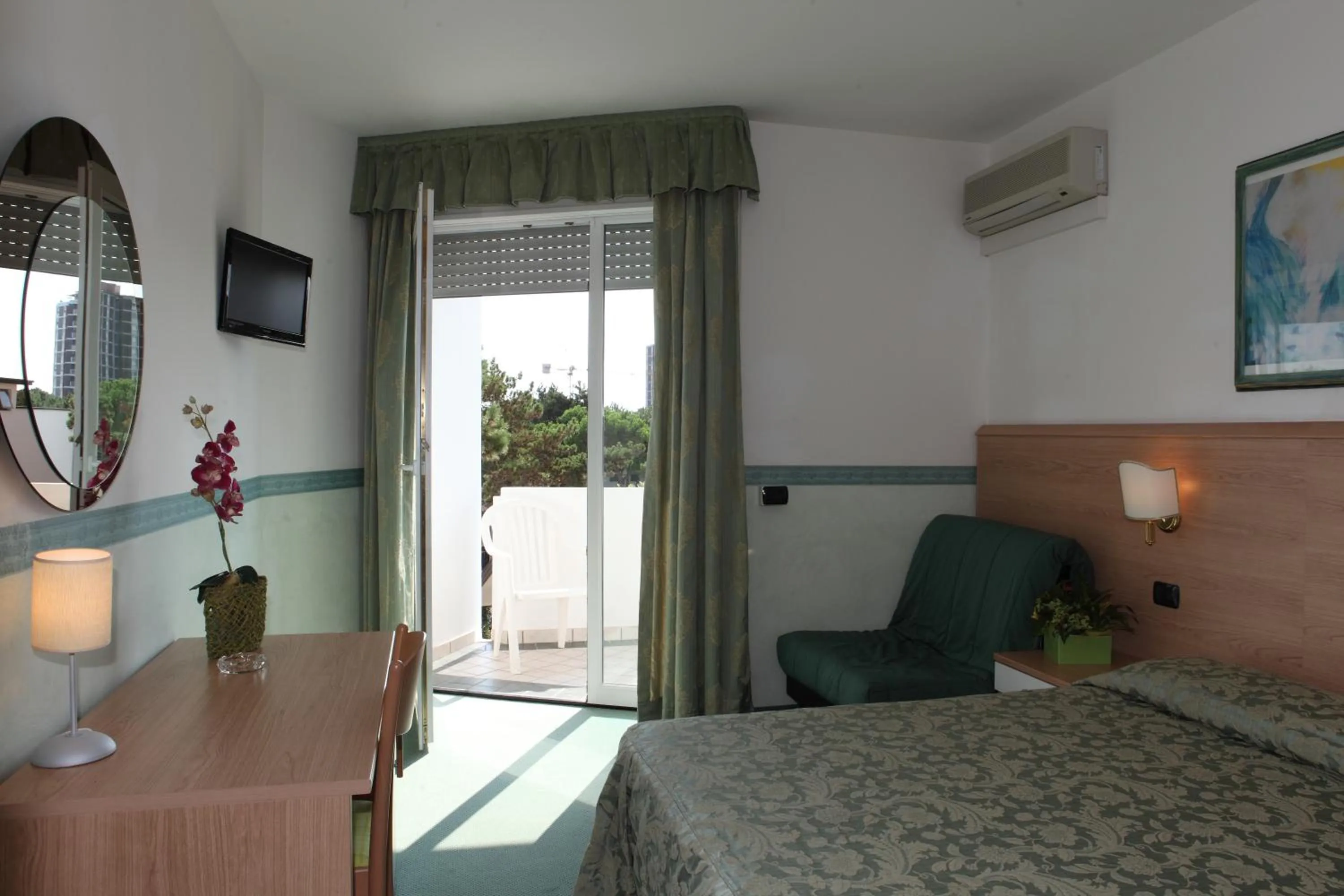 Bed in Hotel Carlton