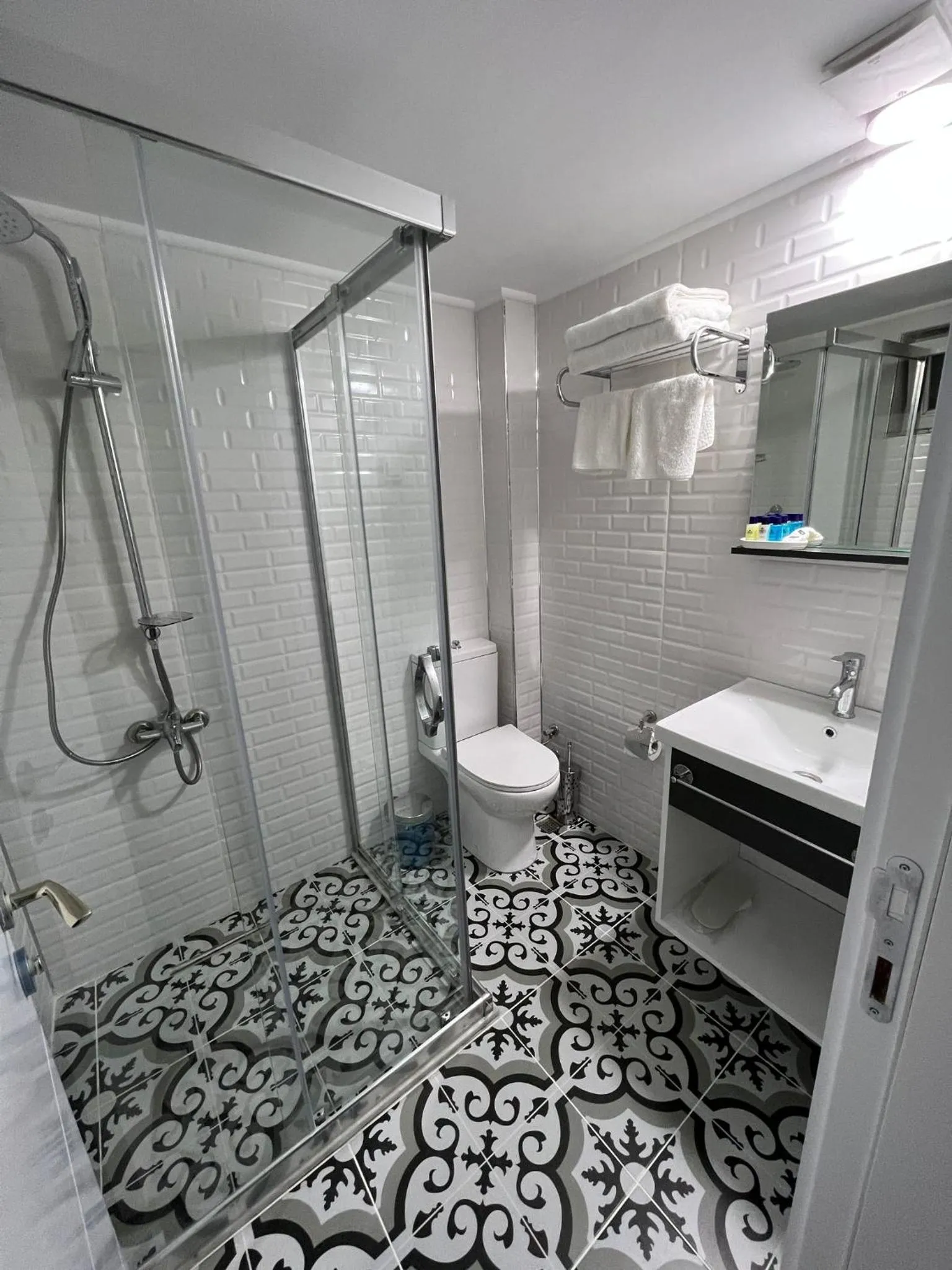 Shower in My Home Hotel Antalya City Center