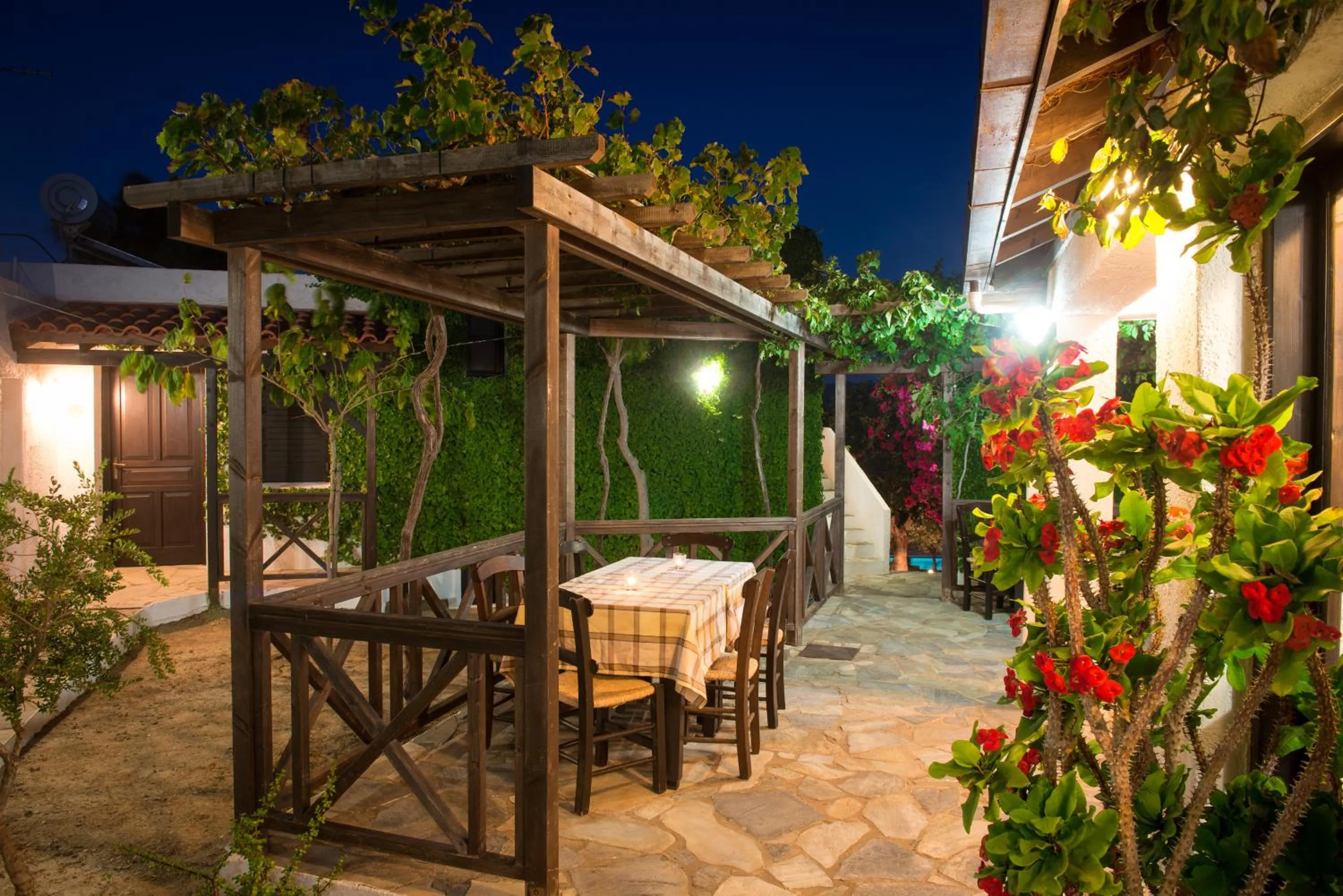 Restaurant/places to eat in Ambelos