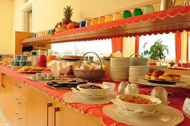 Restaurant/places to eat in Inn Hotel