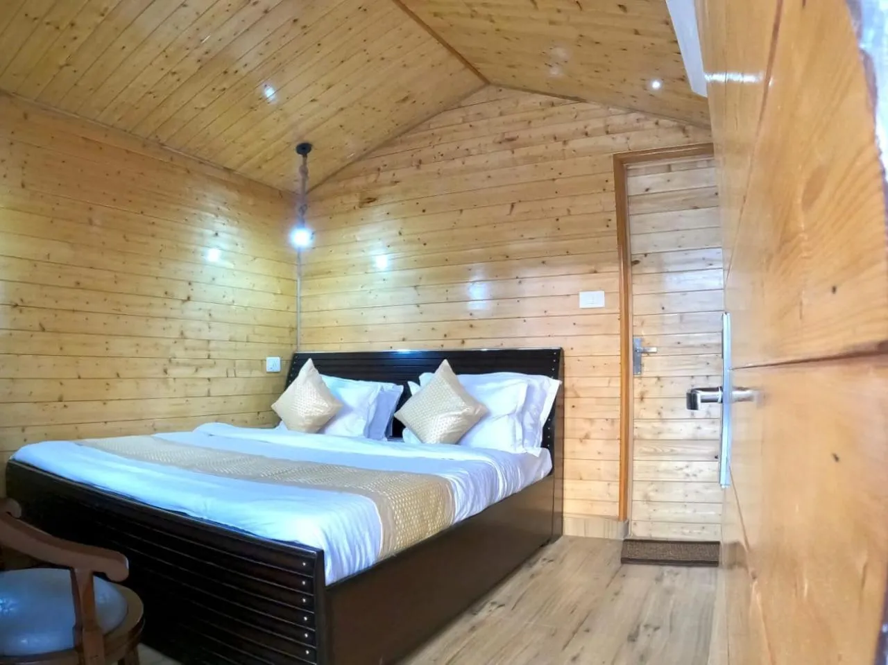 Bed in MR River Resort - Mohanchatti Rishikesh