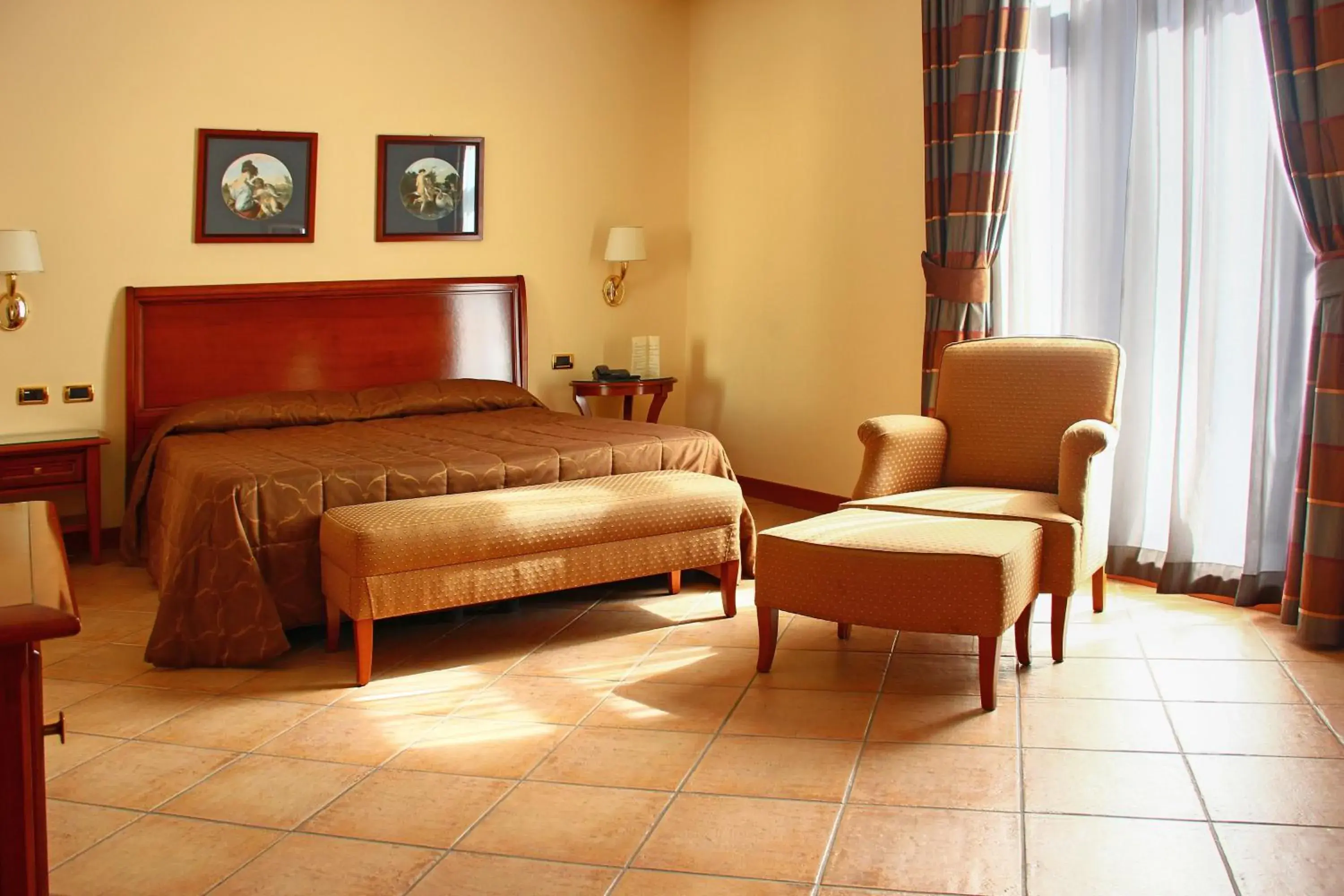 Deluxe Double Room - single occupancy in Le Cheminée Business Hotel Napoli Deluxe Double Room - single occupancy in Le Cheminée Business Hotel Napoli