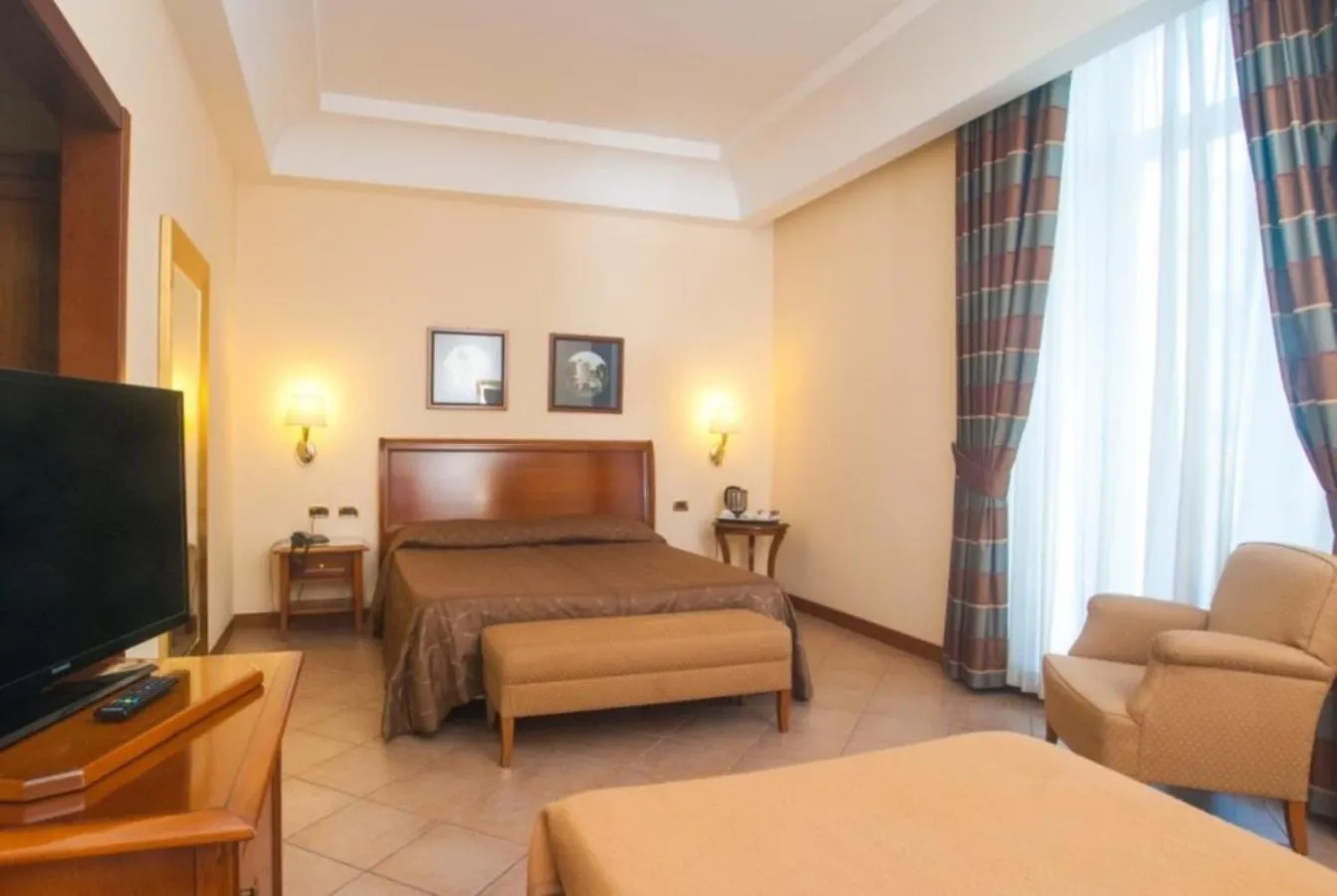 Shower in Le Cheminée Business Hotel Napoli