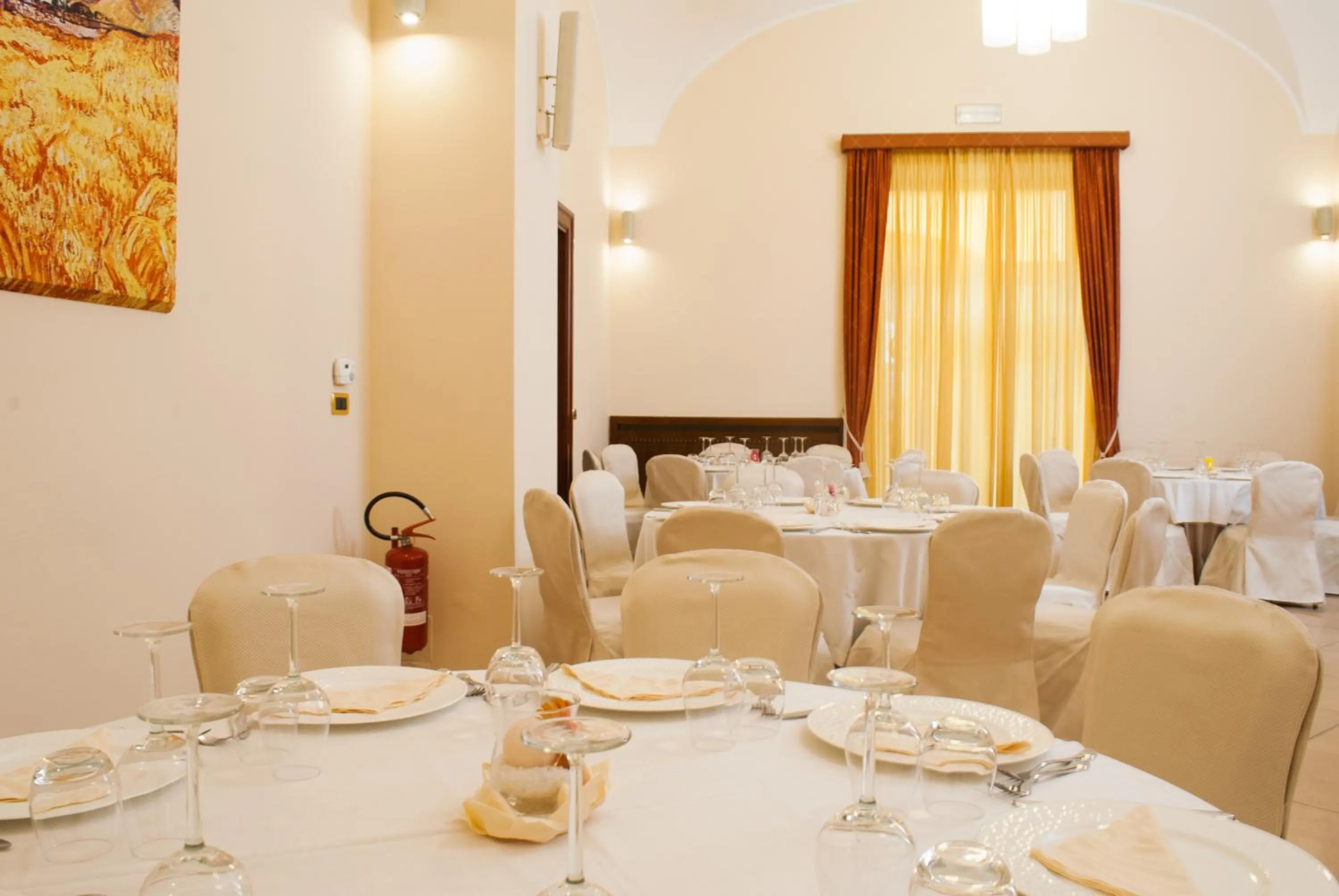 Restaurant/places to eat in Le Cheminée Business Hotel Napoli