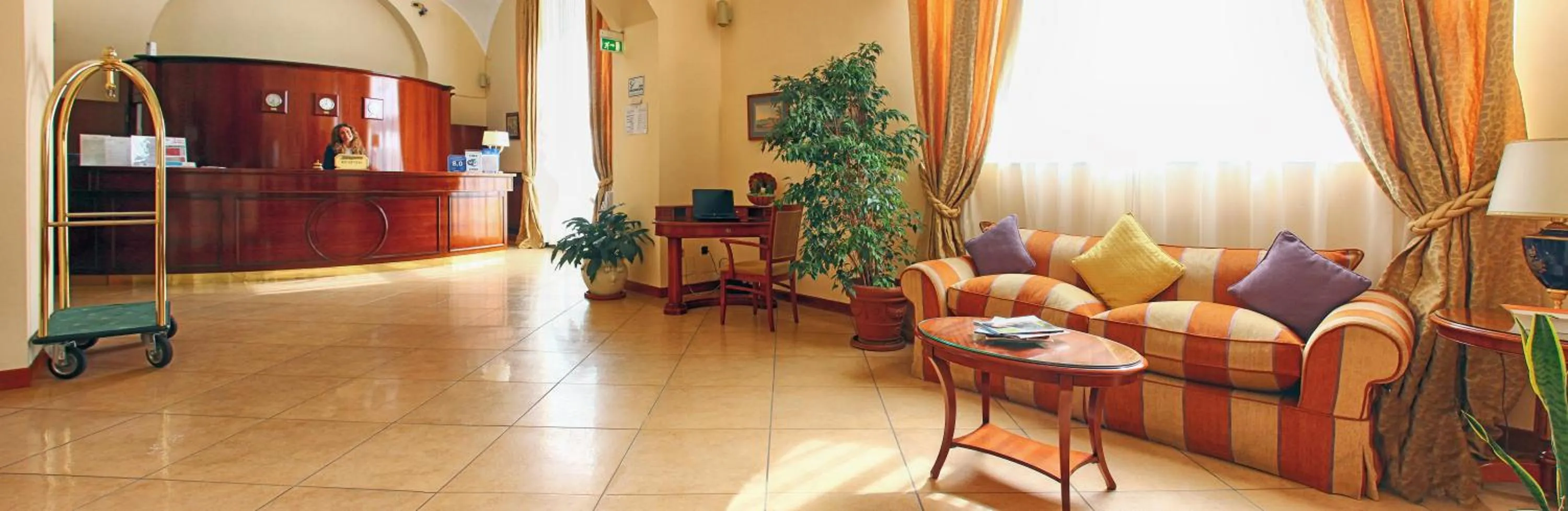 Staff in Le Cheminée Business Hotel Napoli