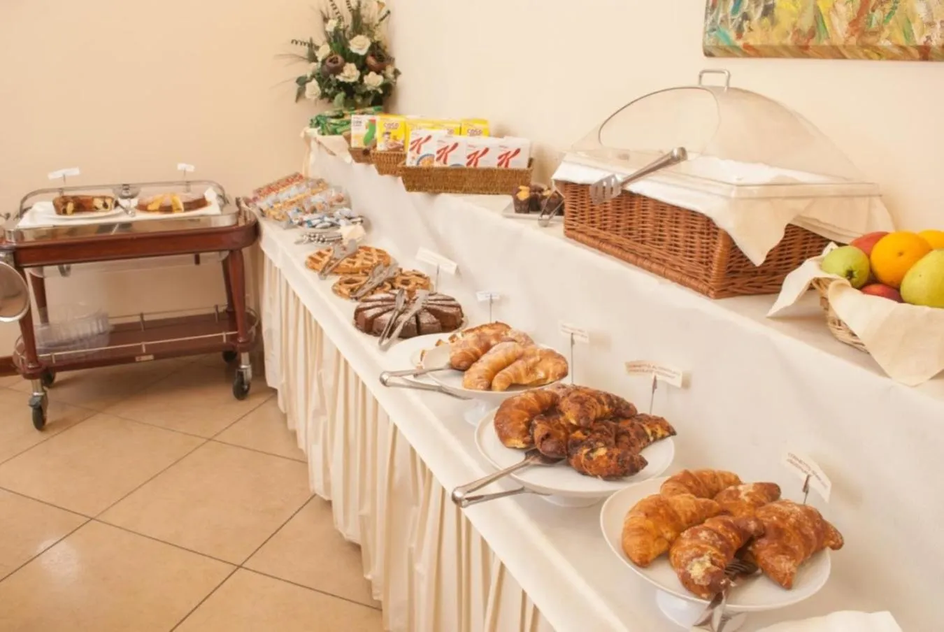 Restaurant/places to eat in Le Cheminée Business Hotel Napoli