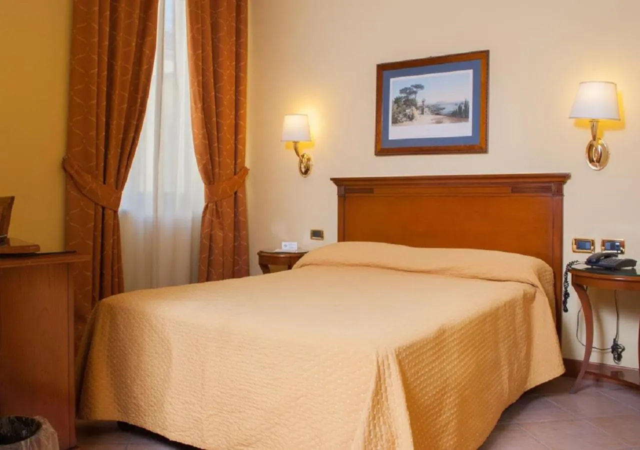 Bed in Le Cheminée Business Hotel Napoli