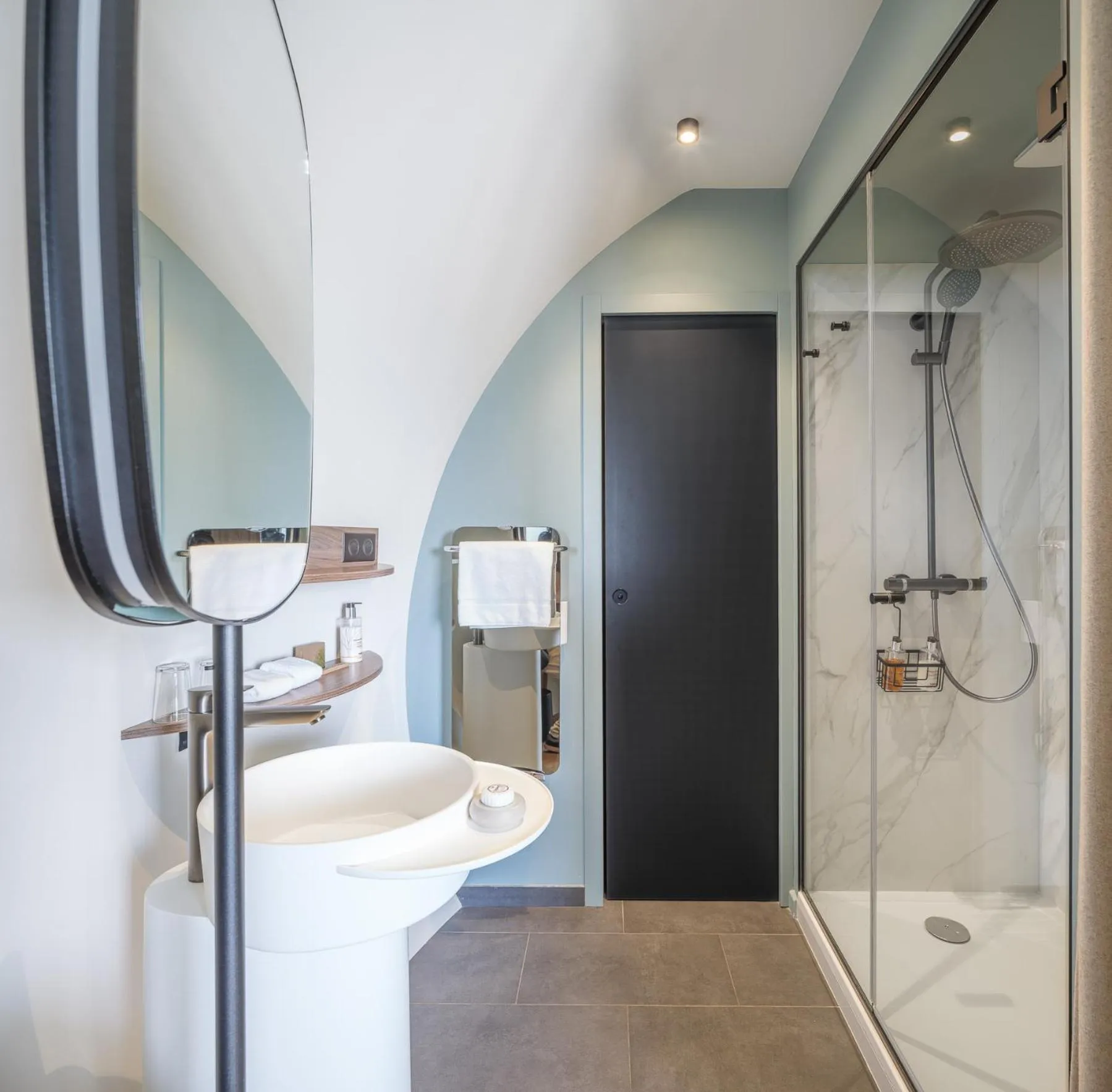 Bathroom in L'EssenCiel