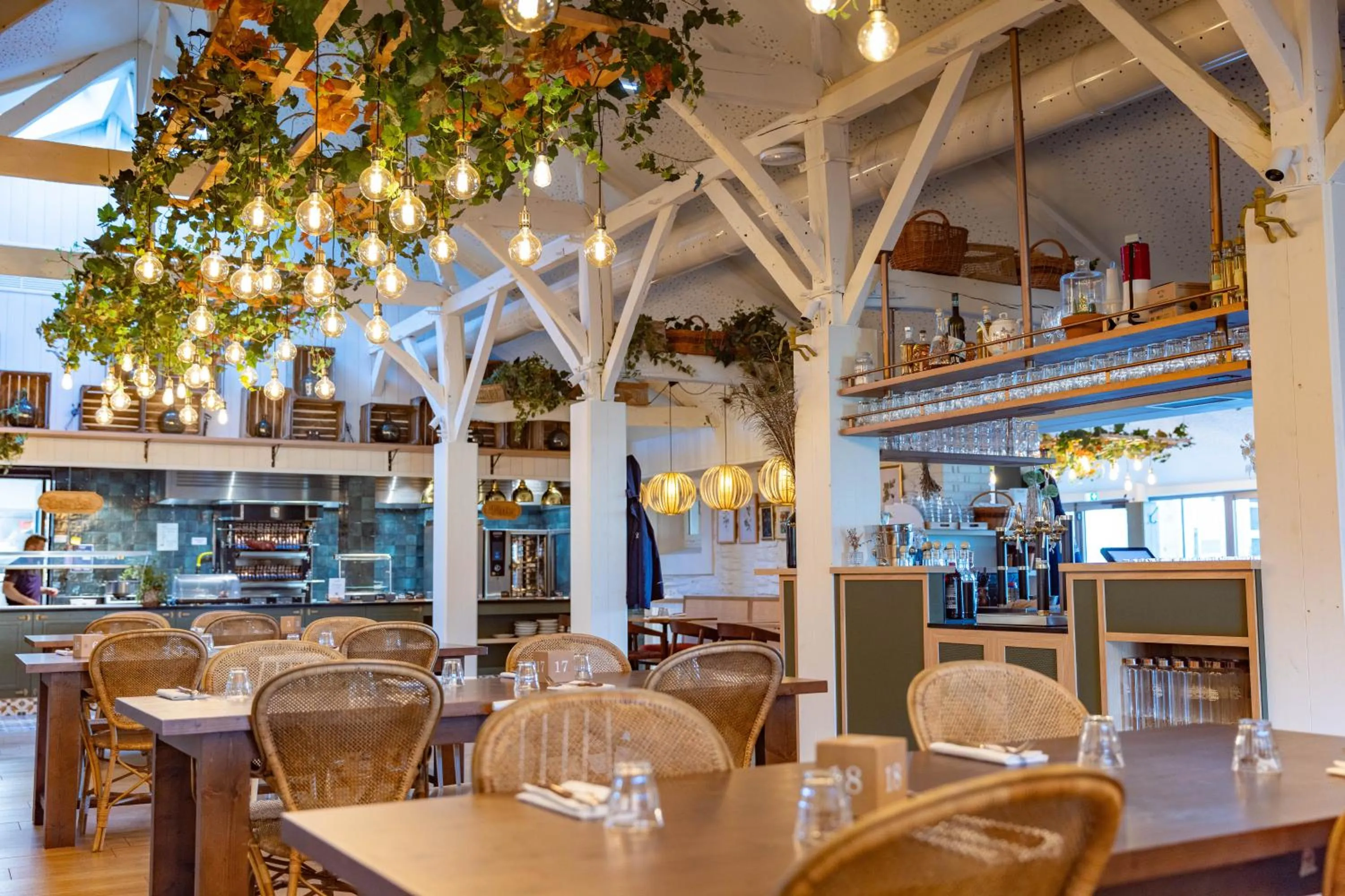 Restaurant/places to eat in L'EssenCiel