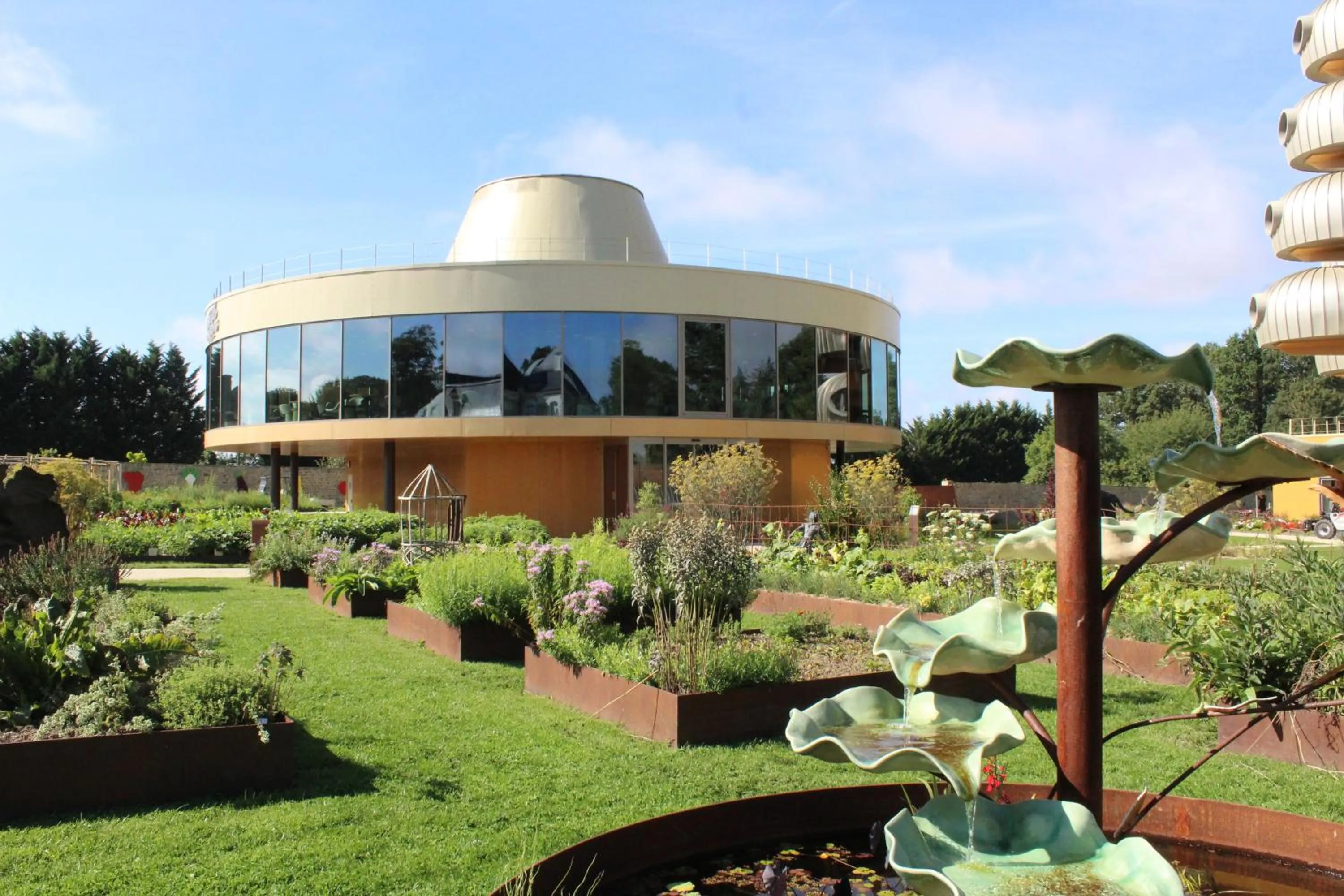 Restaurant/places to eat in L'EssenCiel