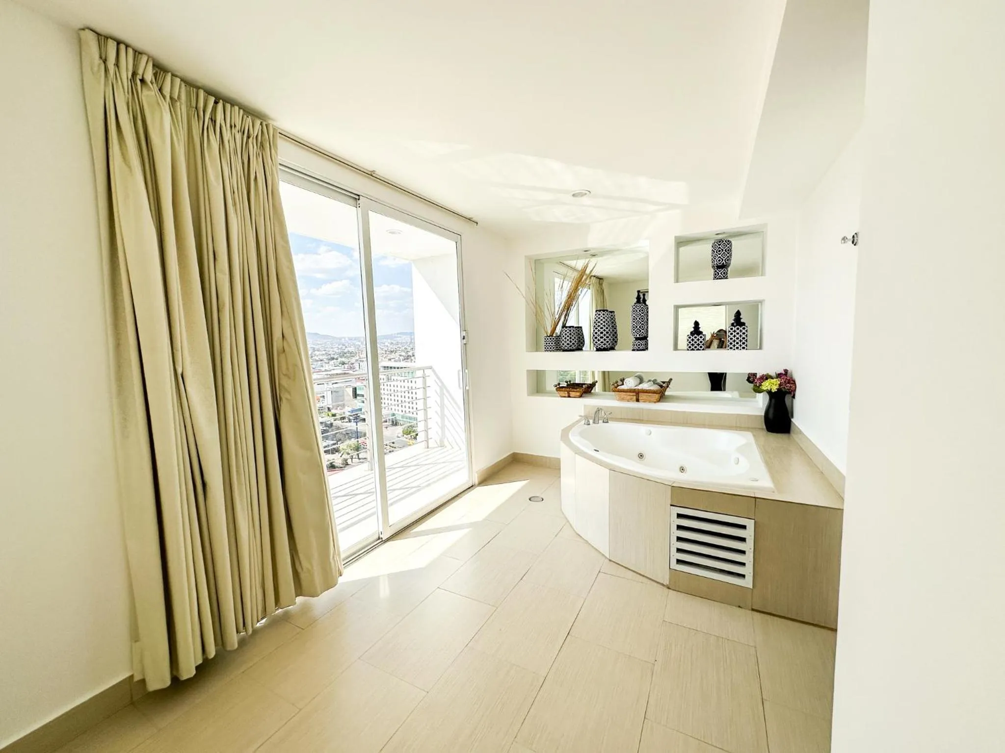 Bath in Hotel Stadium Leon