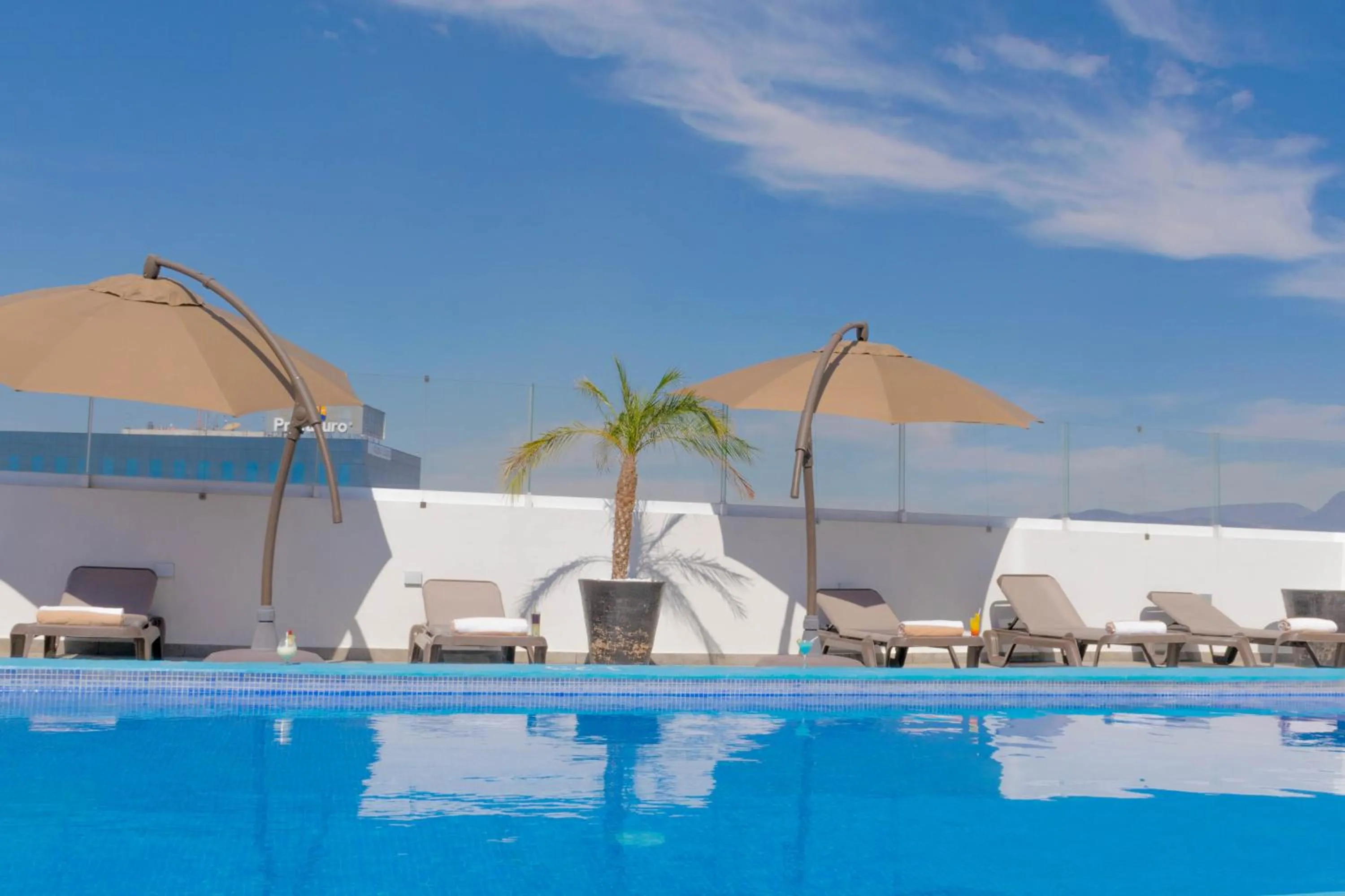 Swimming pool in Hotel Stadium Leon