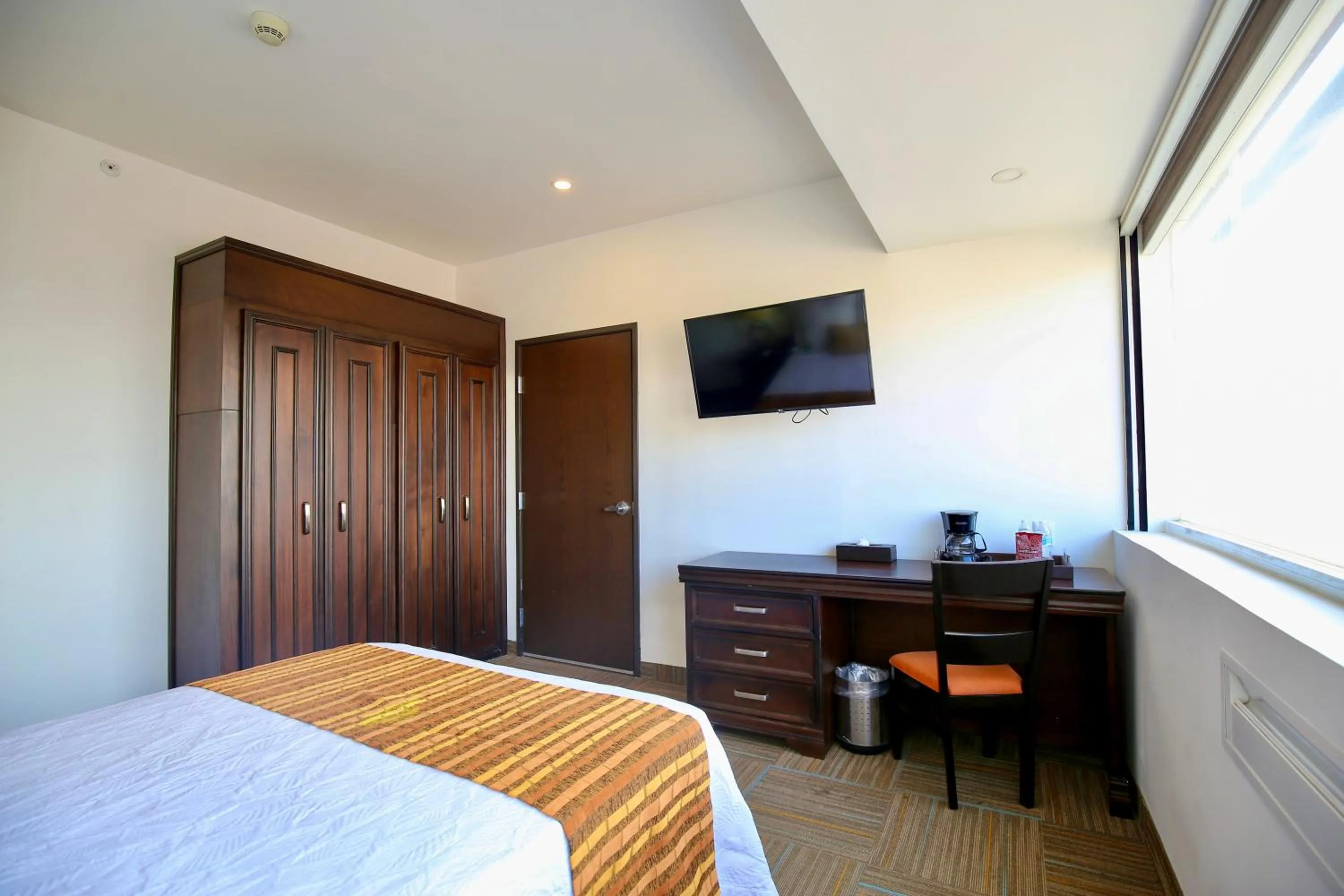 Photo of the whole room, Bed in Hotel Stadium Leon