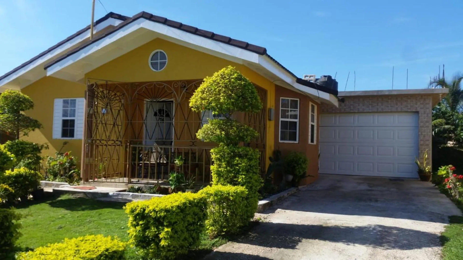 Property building in 2 Bed-Sleeps 4-Gated community-5 Min Town Centre