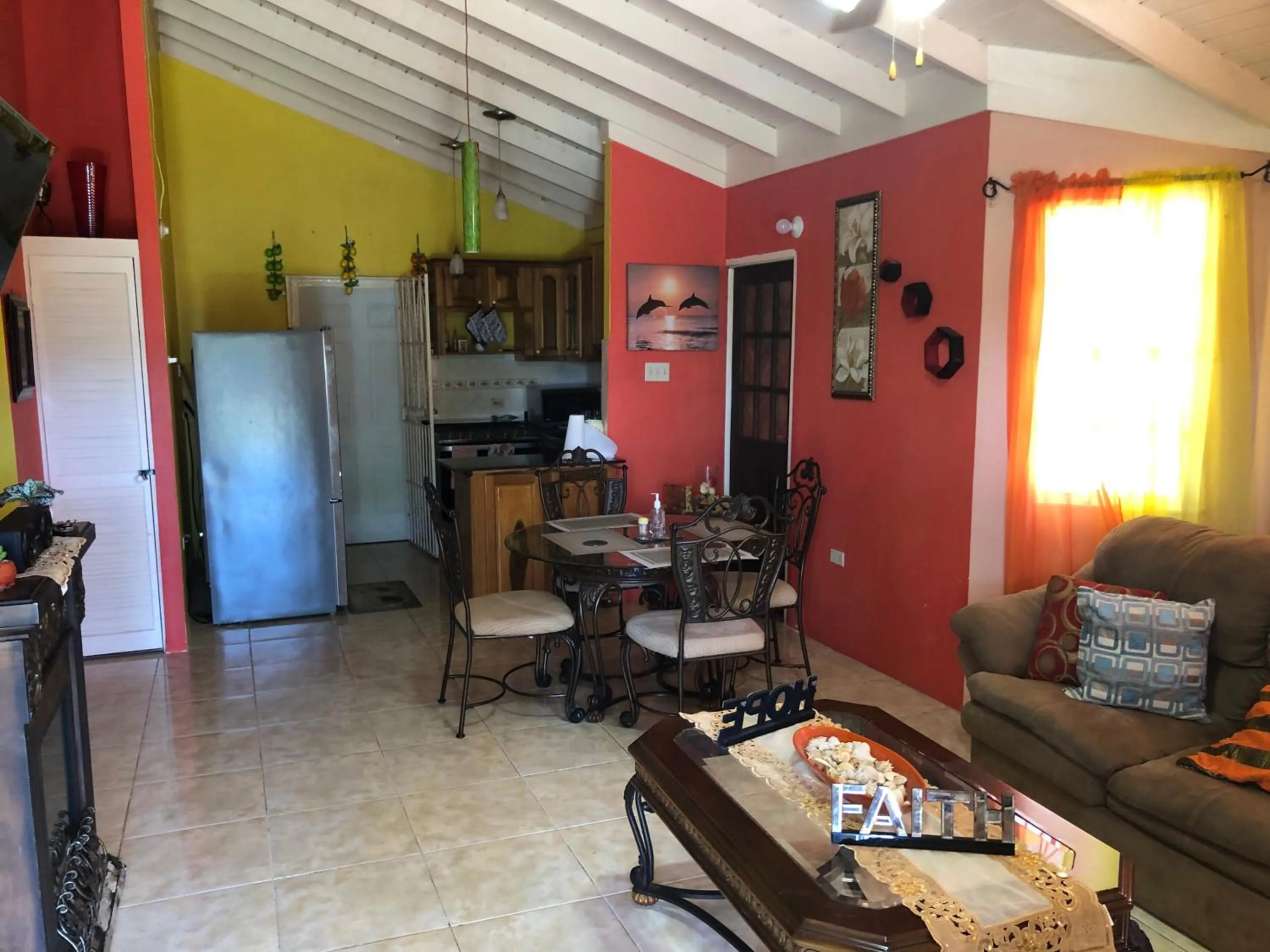 2 Bed-Sleeps 4-Gated community-5 Min Town Centre