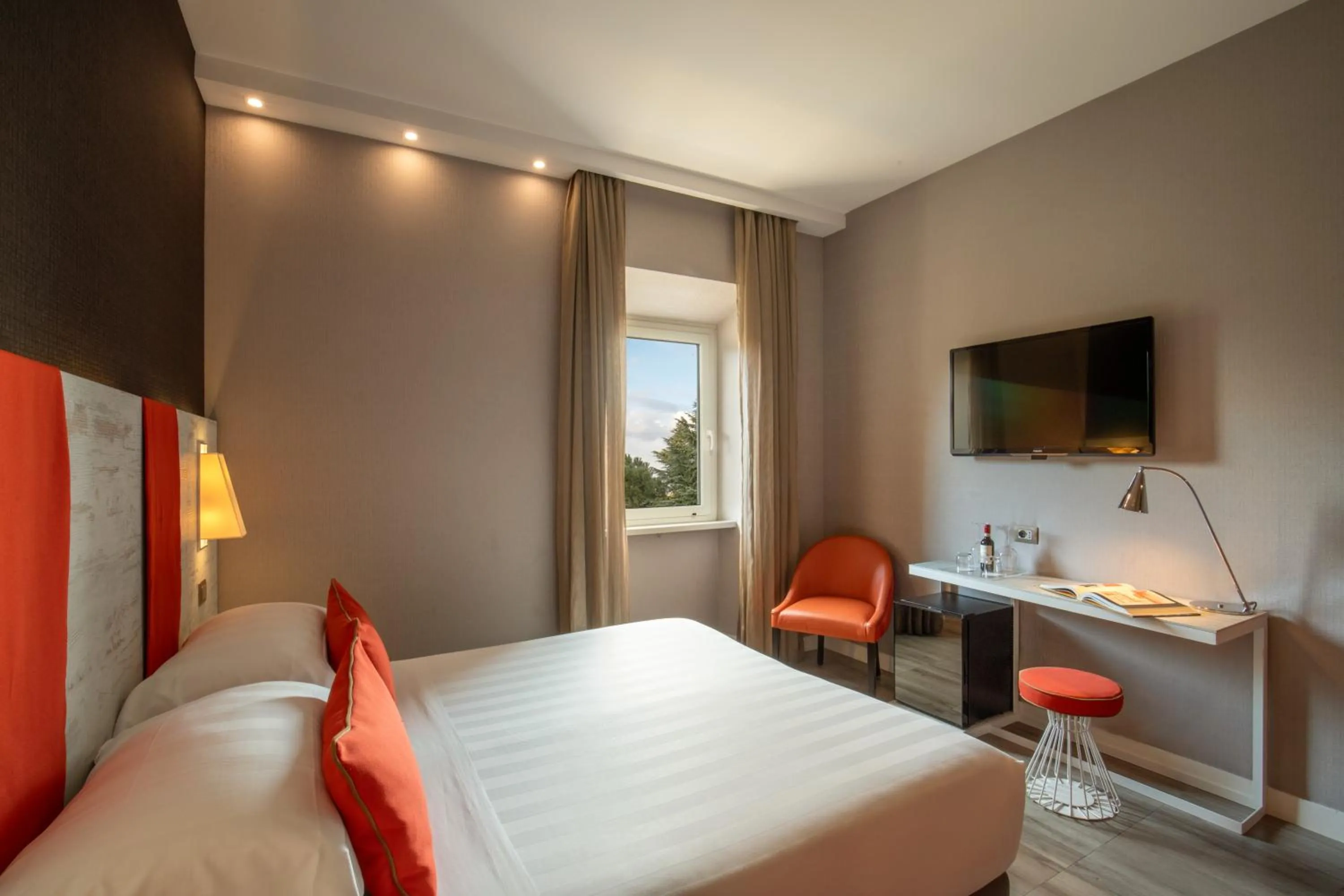 Bedroom, Bed in The Guardian