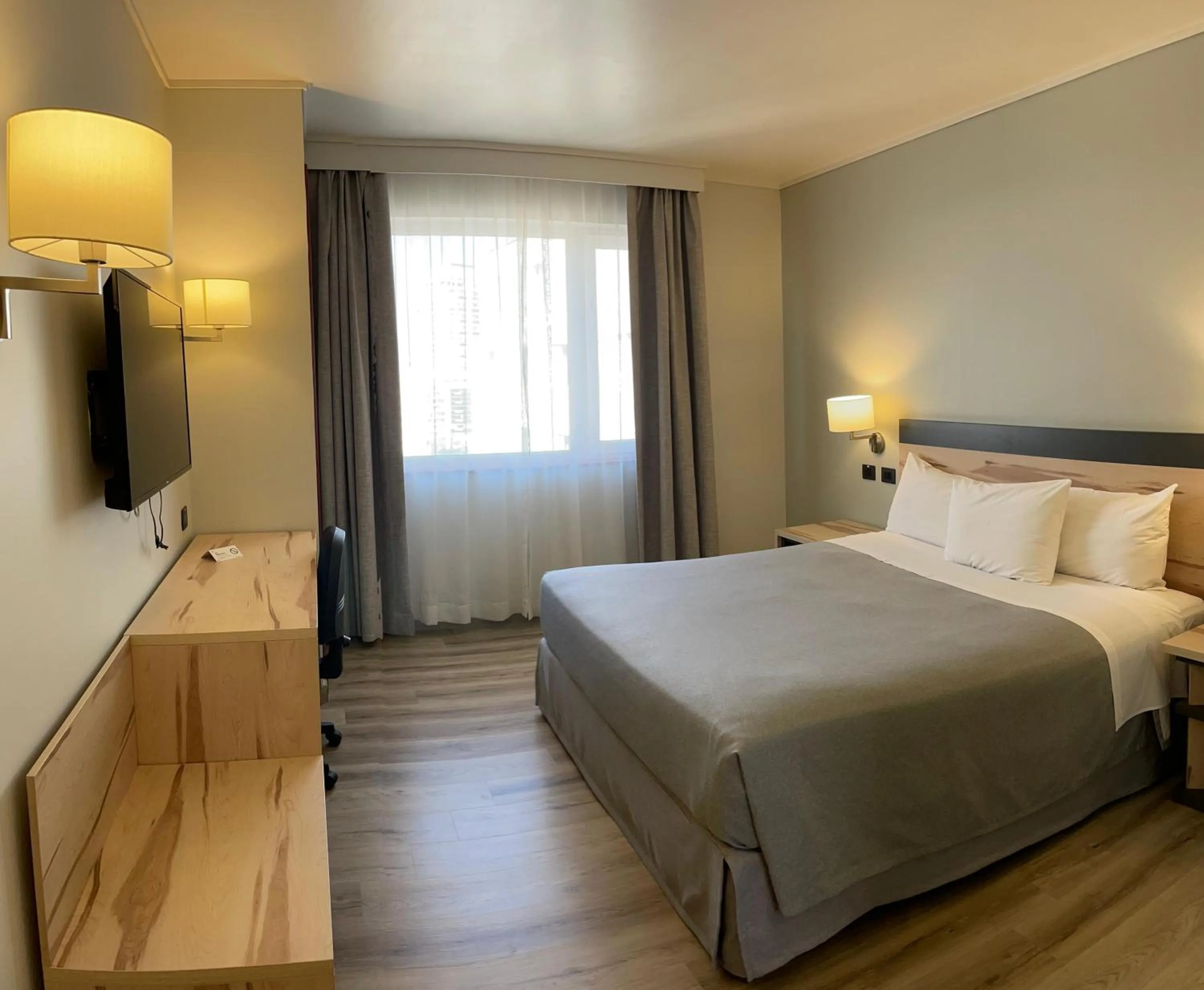 Photo of the whole room, Bed in Diego de Almagro Providencia Express