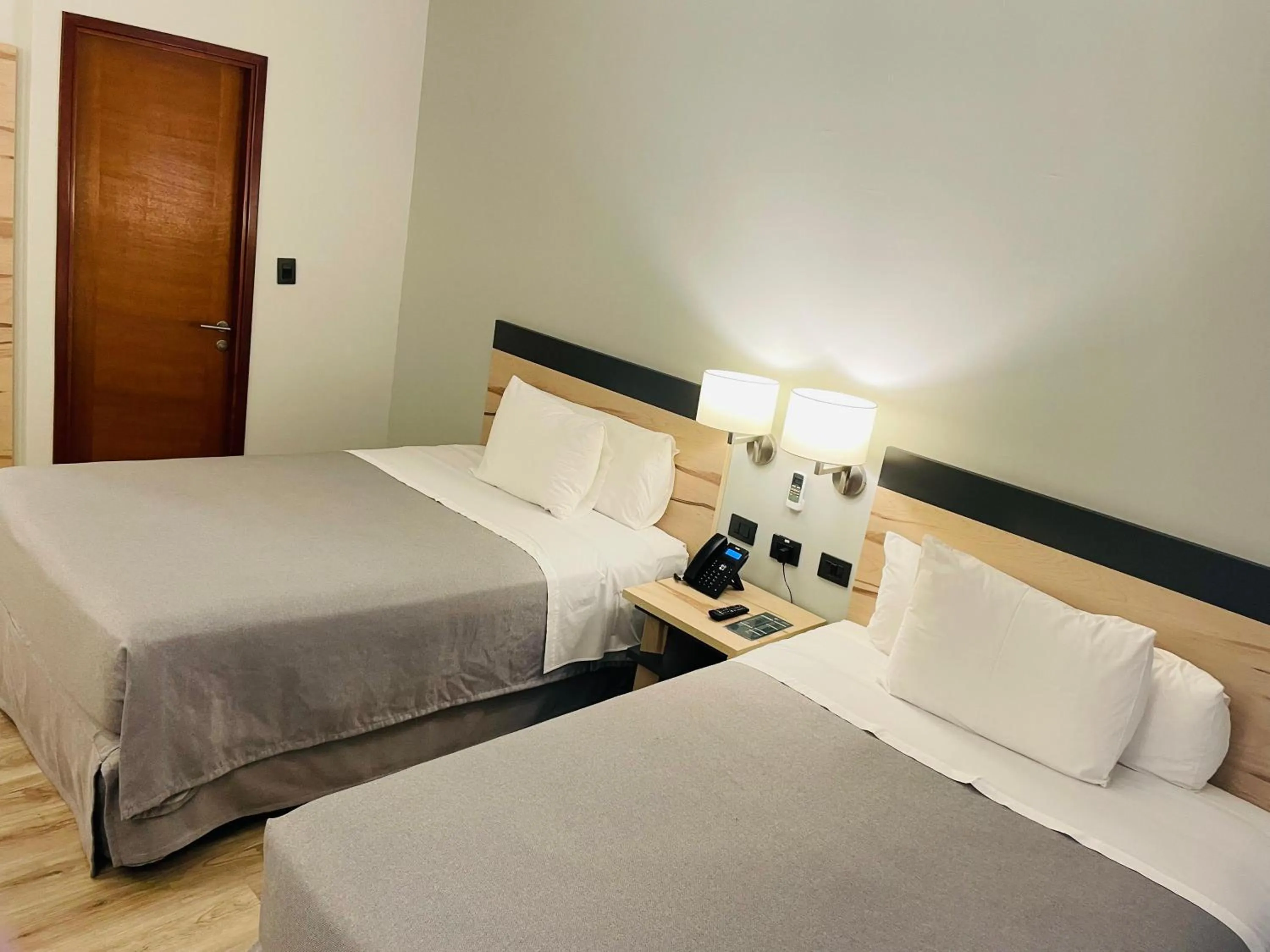 Photo of the whole room, Bed in Diego de Almagro Providencia Express