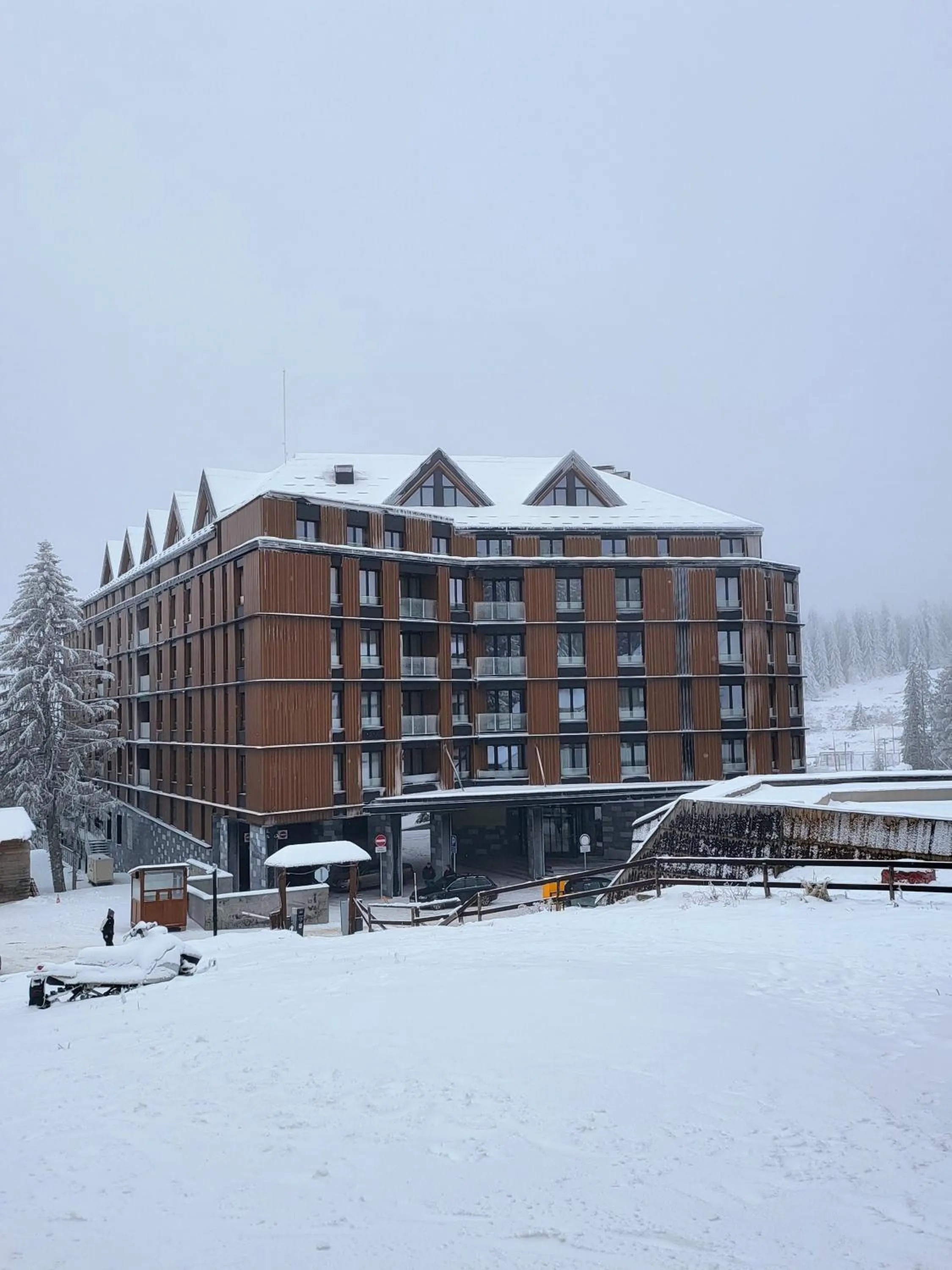 Winter in Aparthotel Woodside by Anaya