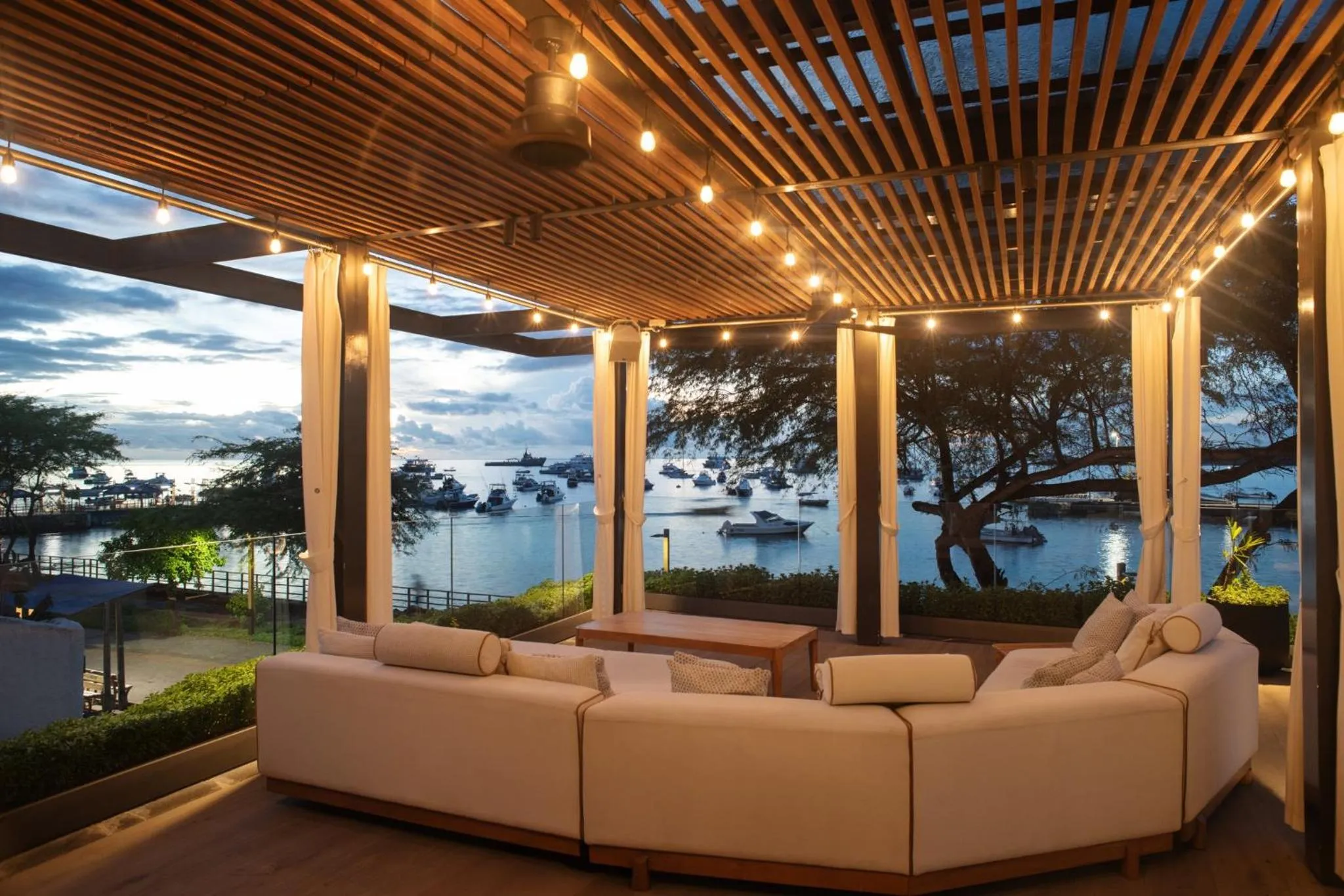 Lobby or reception in Hotel Indigo - Galapagos by IHG