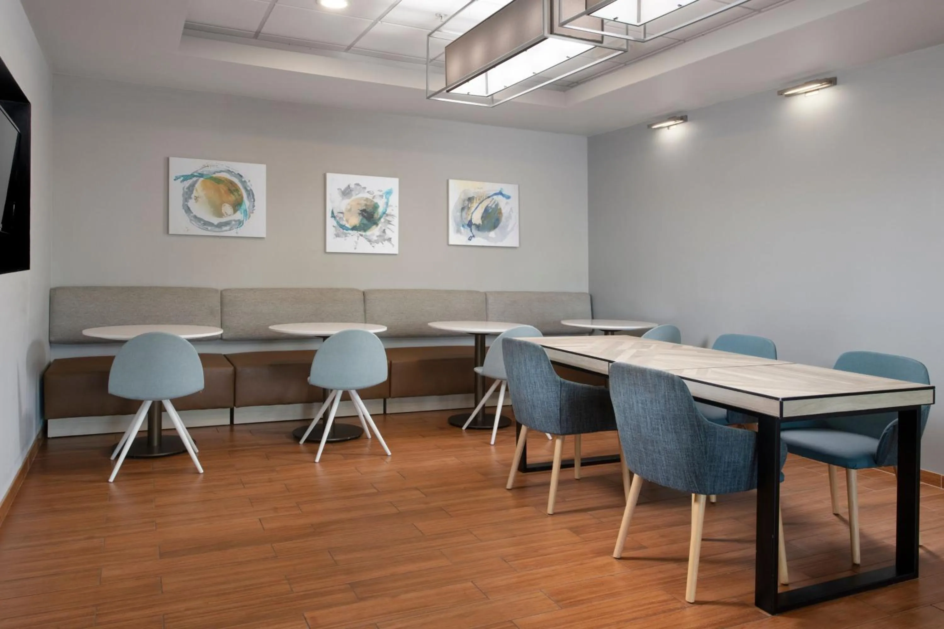 Breakfast in TownePlace Suites Oklahoma City Airport