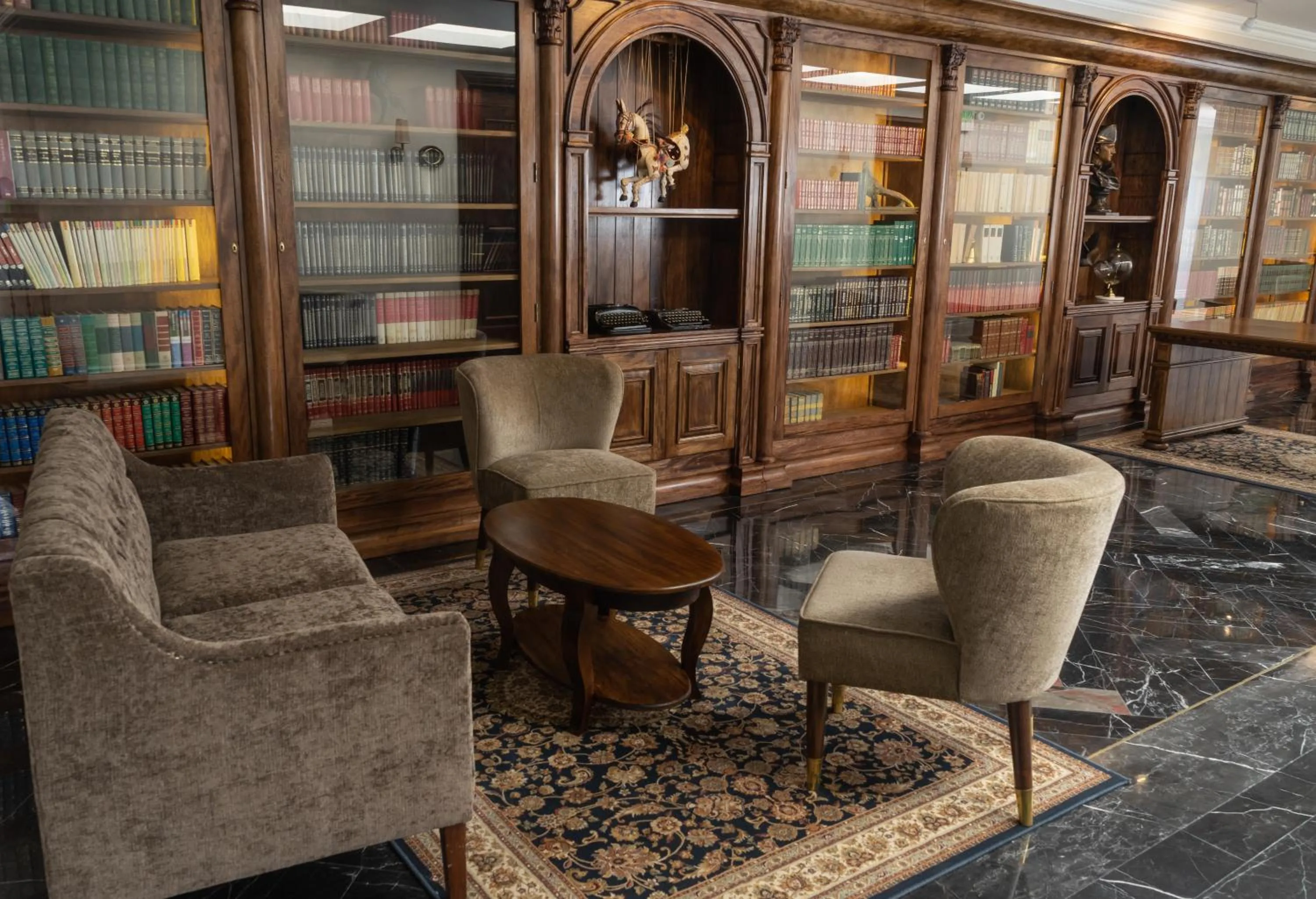Library in Hotel Plaza 79