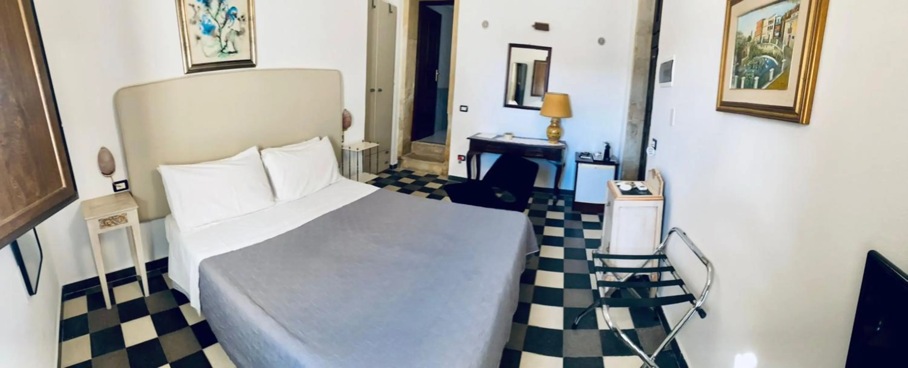 Photo of the whole room, Bed in Lakkios charming suites and rooms