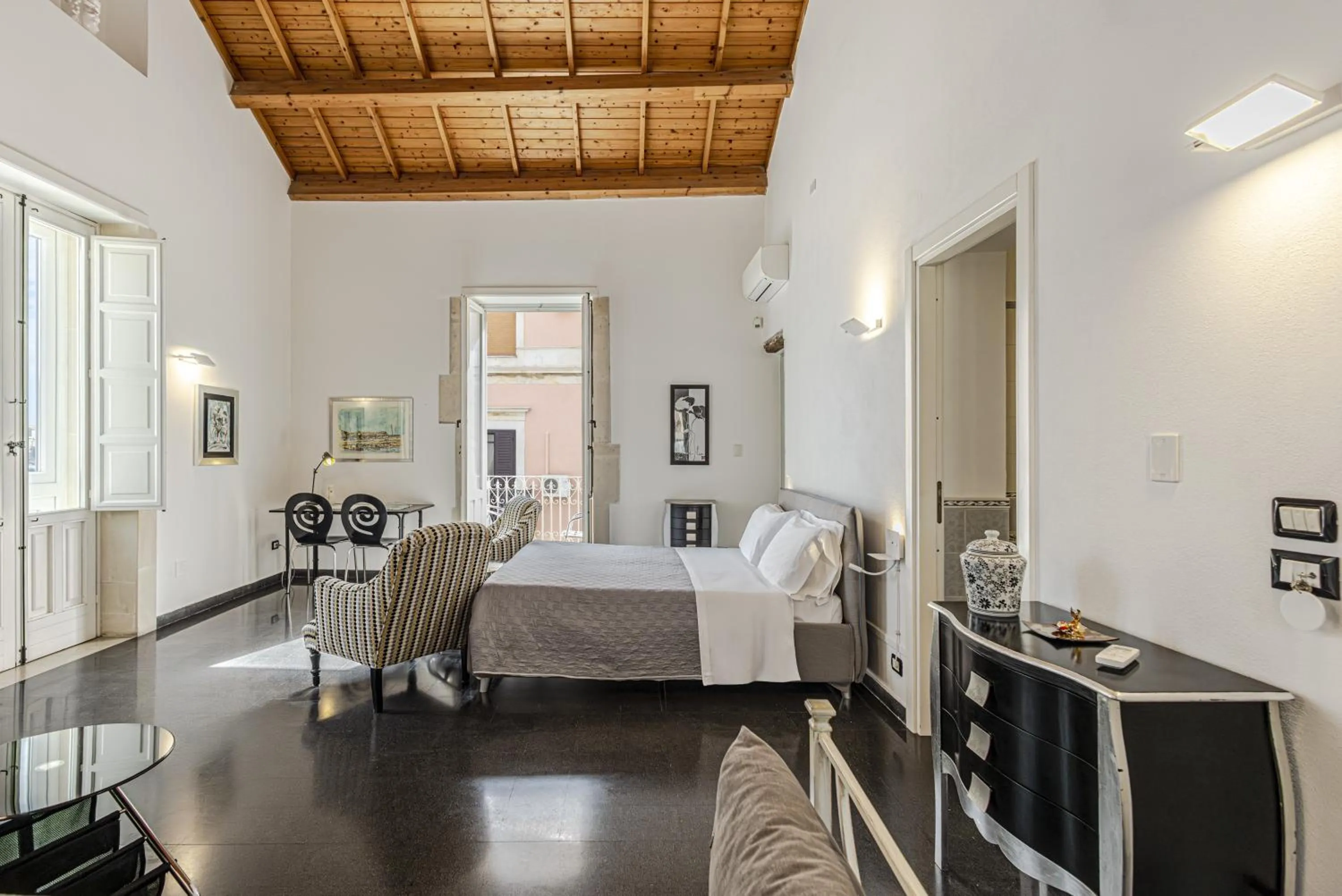 Photo of the whole room, Bed in Lakkios charming suites and rooms