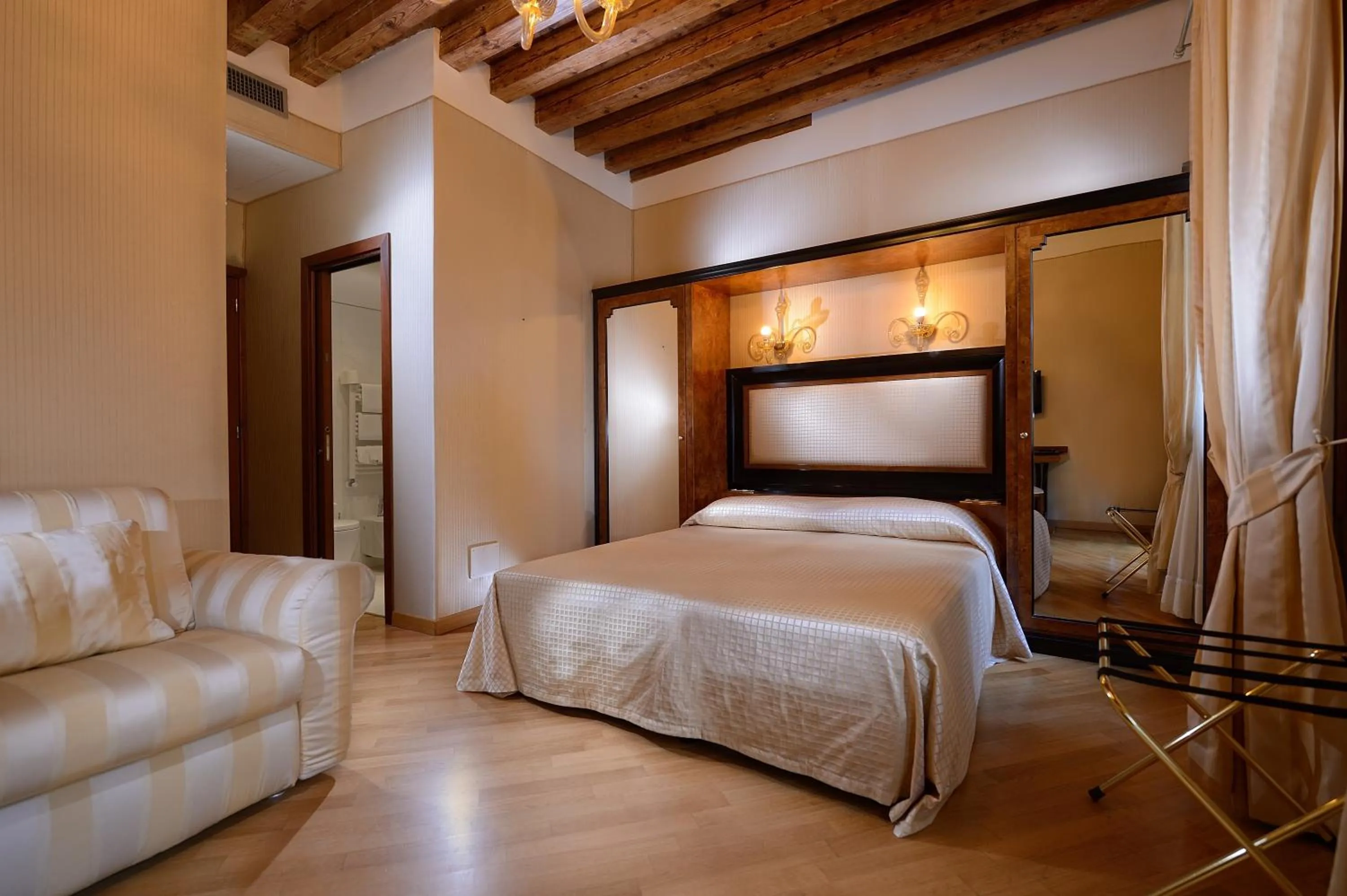 Bedroom, Bed in Hotel Paganelli