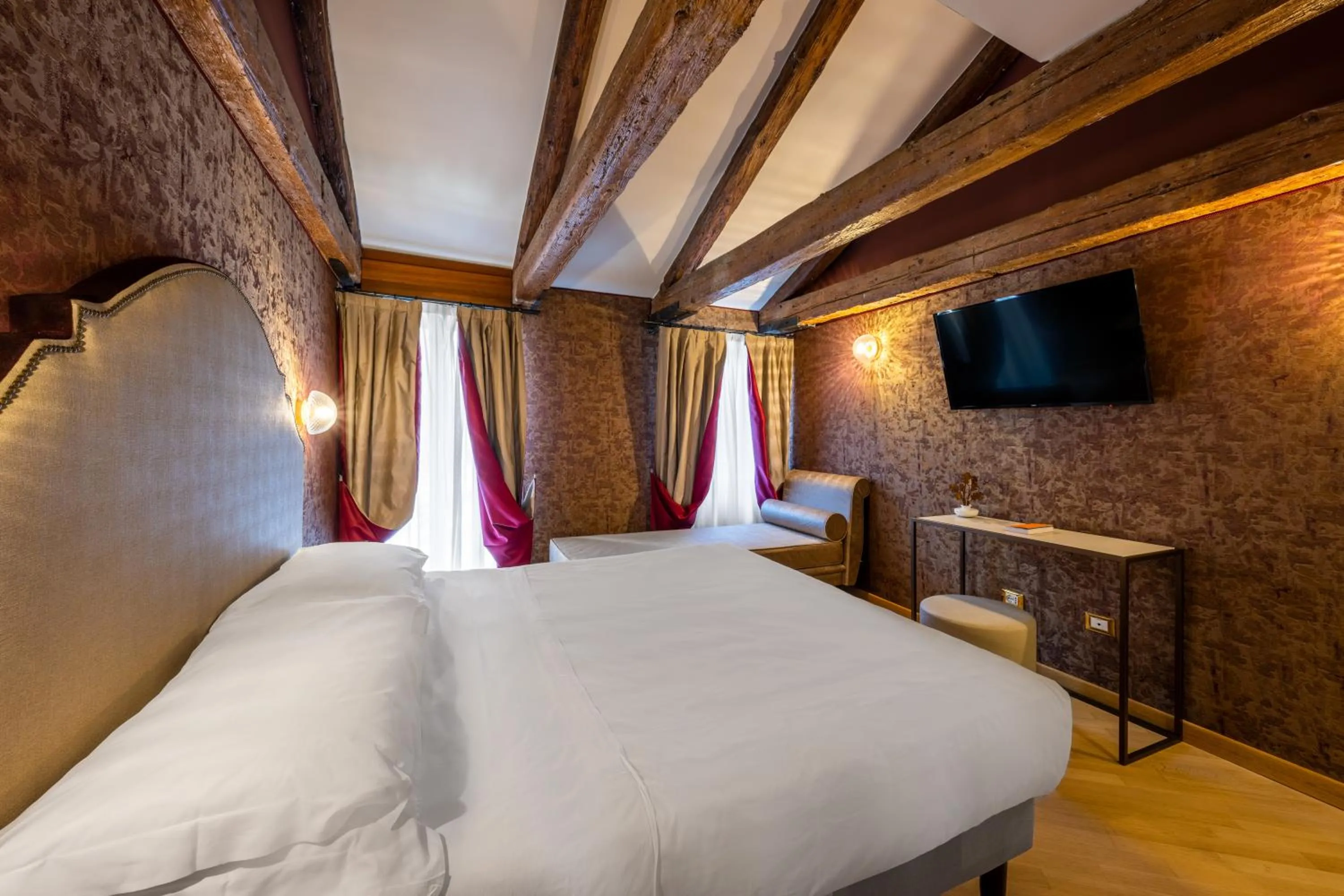 Bedroom, Bed in Hotel Paganelli