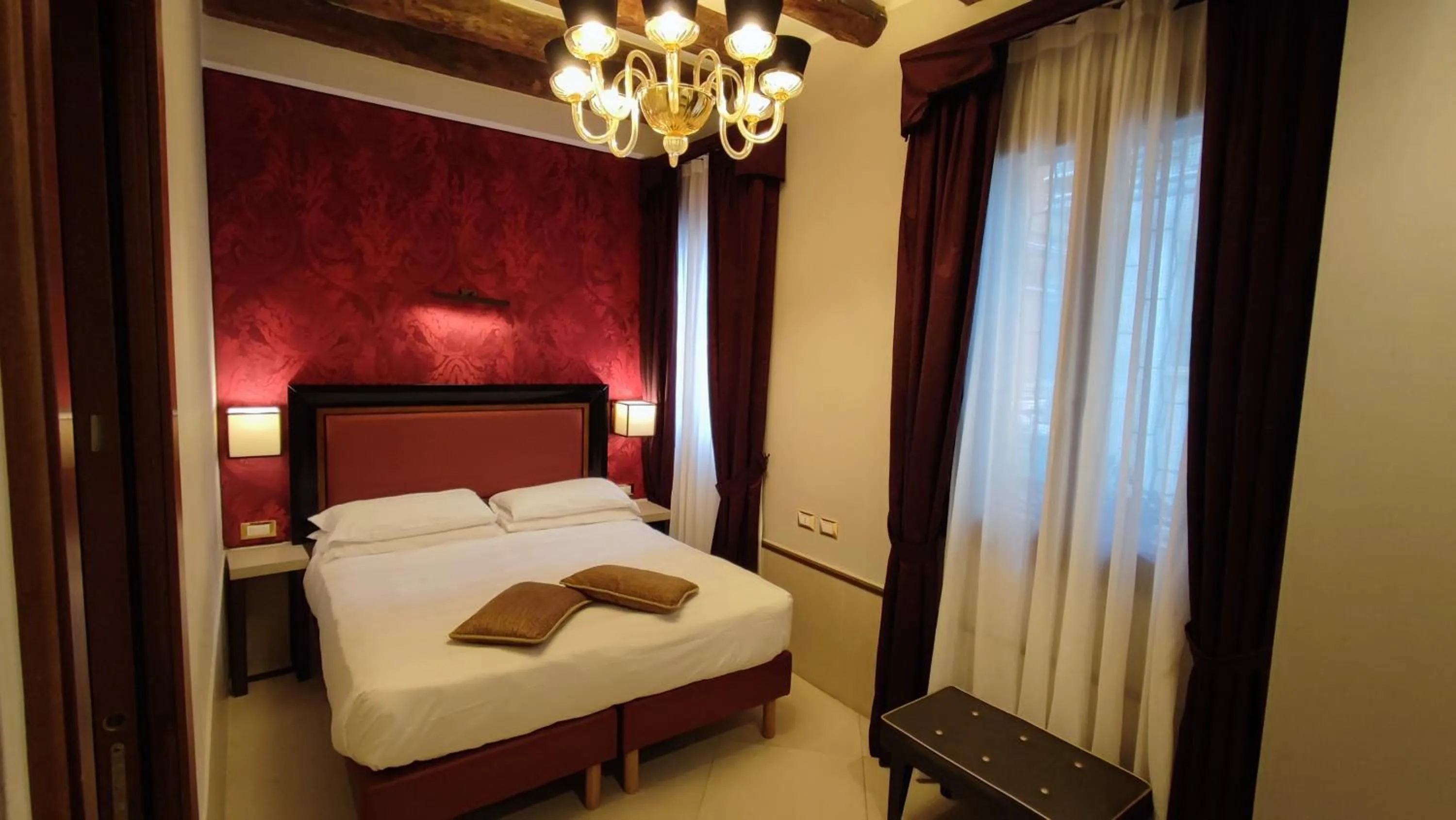 Bedroom, Bed in Hotel Paganelli