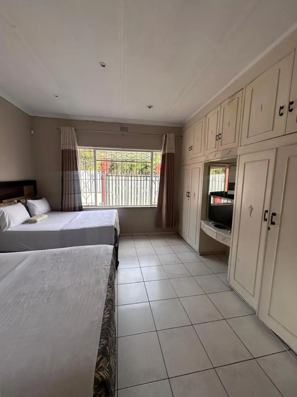 Bedroom, Bed in L-PACK PRIMROSe