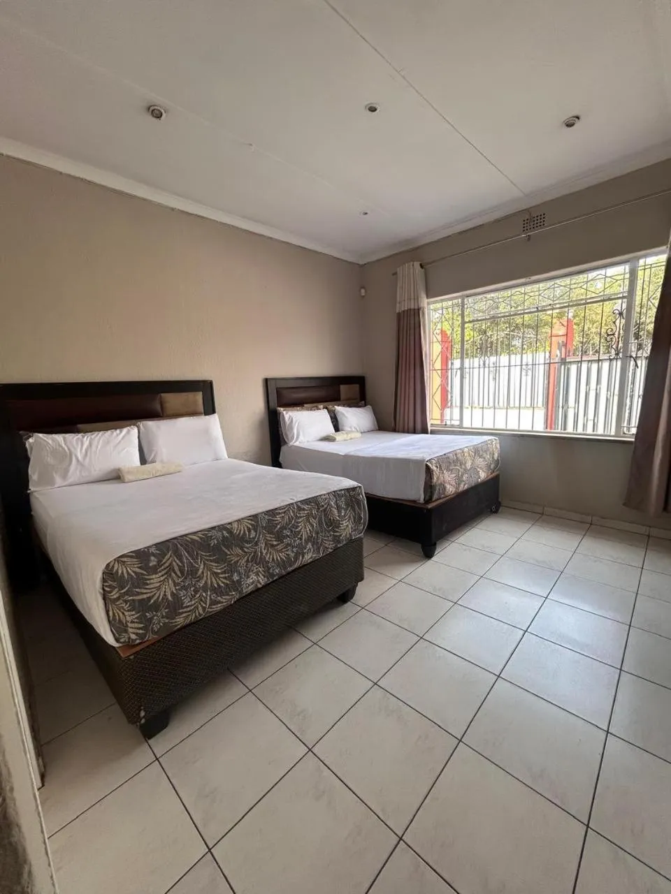 Bedroom, Bed in L-PACK PRIMROSe