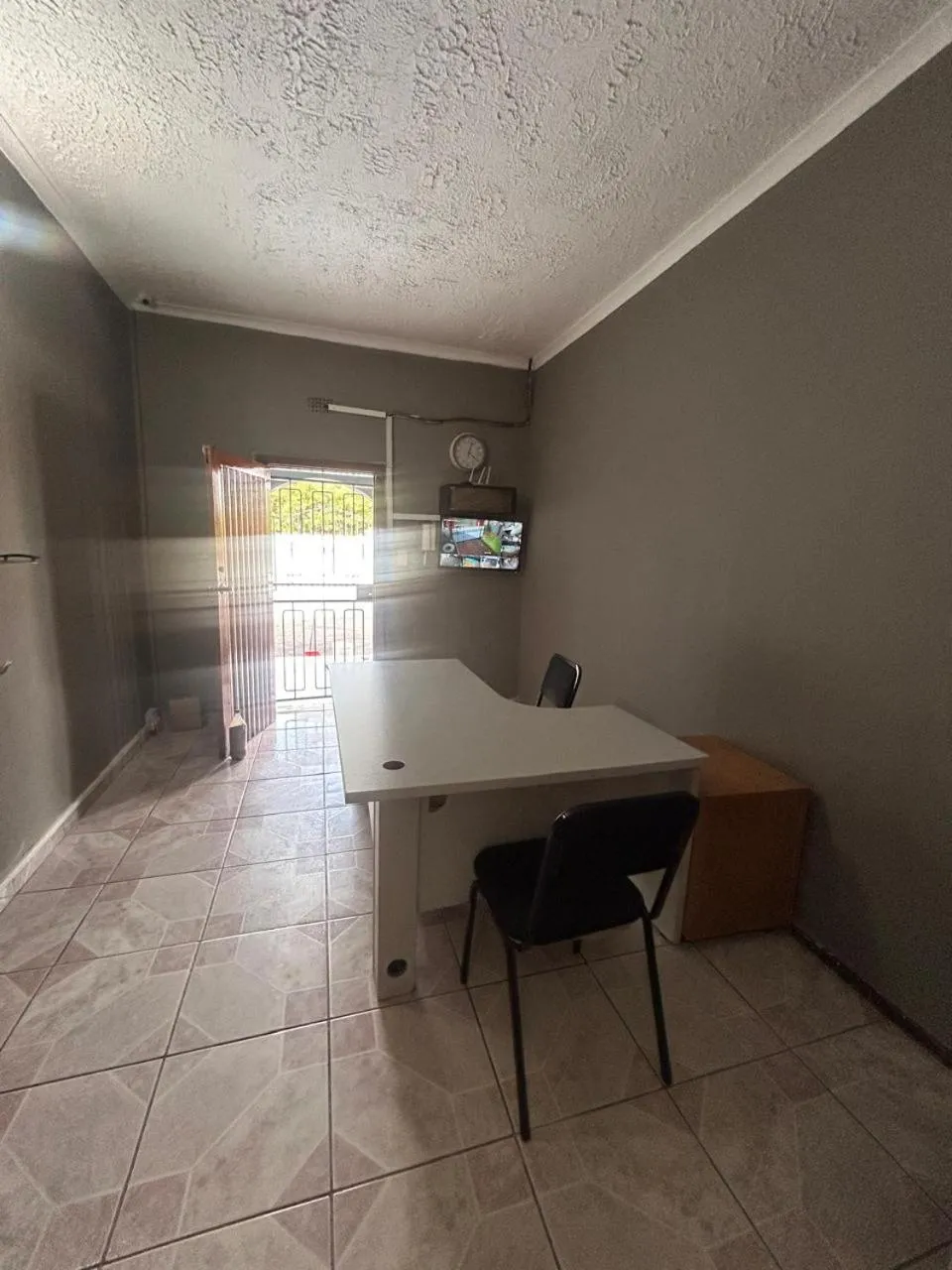 Dining area in L-PACK PRIMROSe