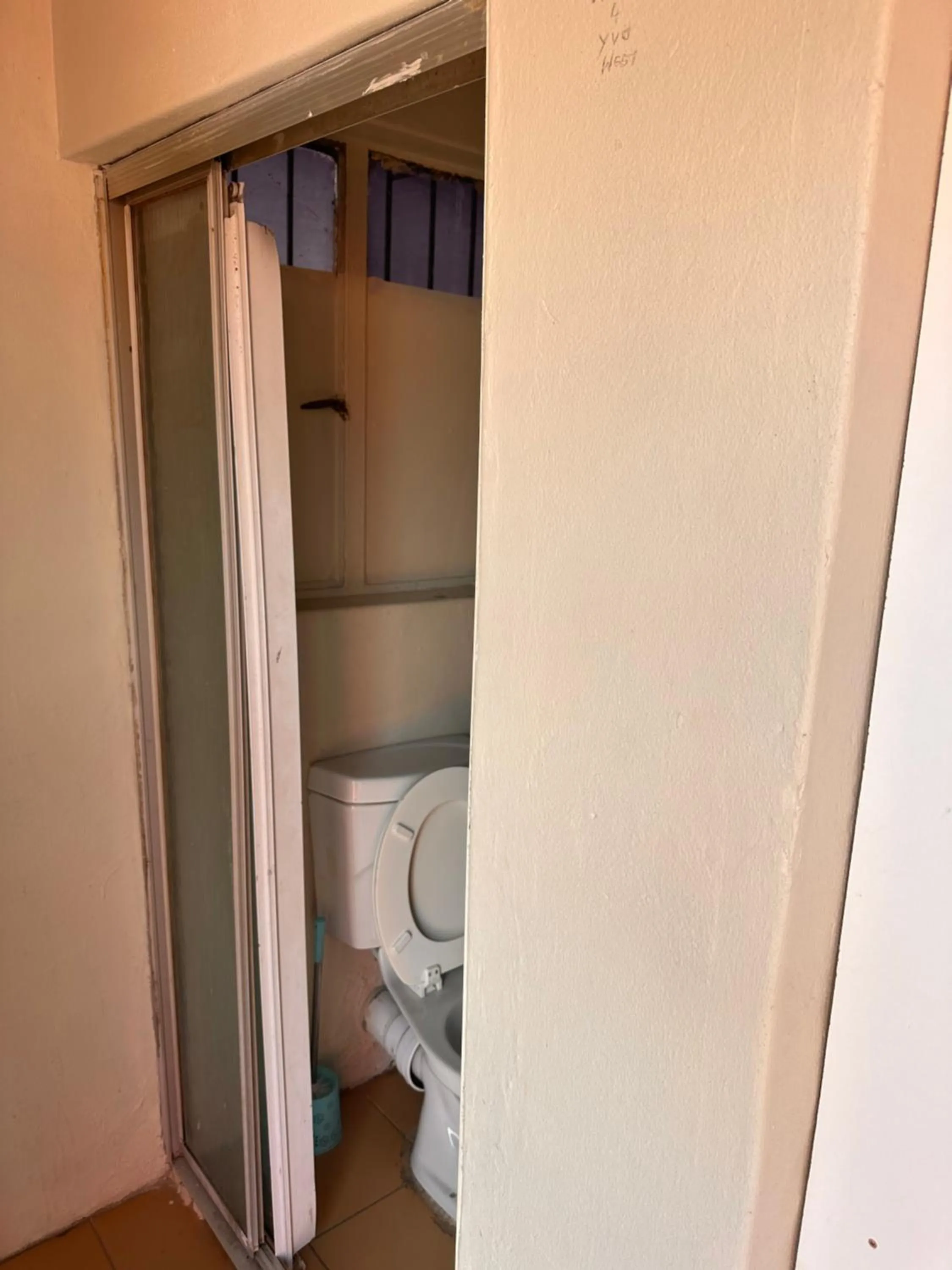 Toilet in L-PACK PRIMROSe