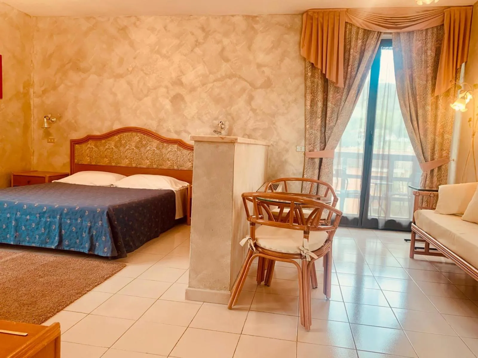 Photo of the whole room, Bed in River Park Hotel