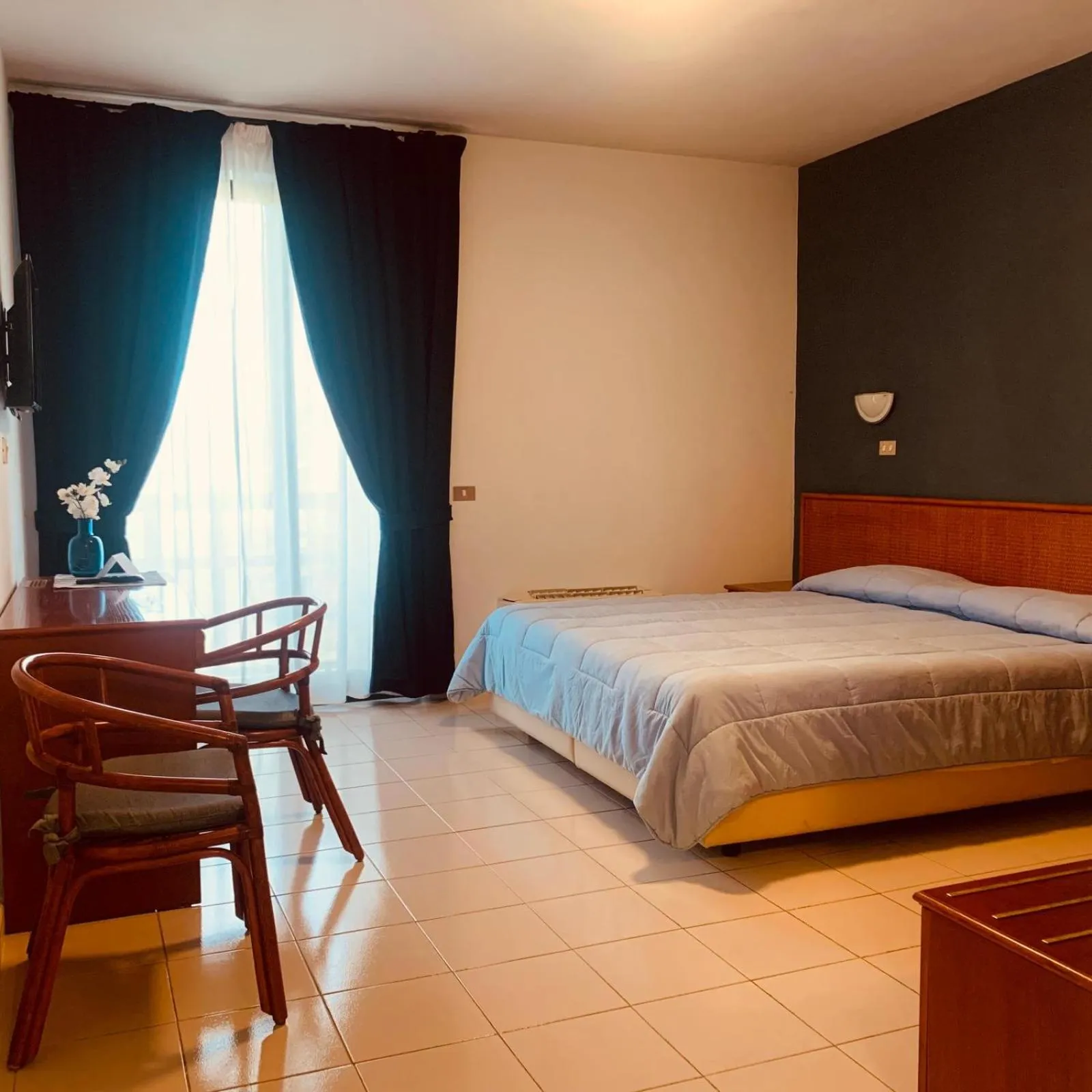 Photo of the whole room, Bed in River Park Hotel