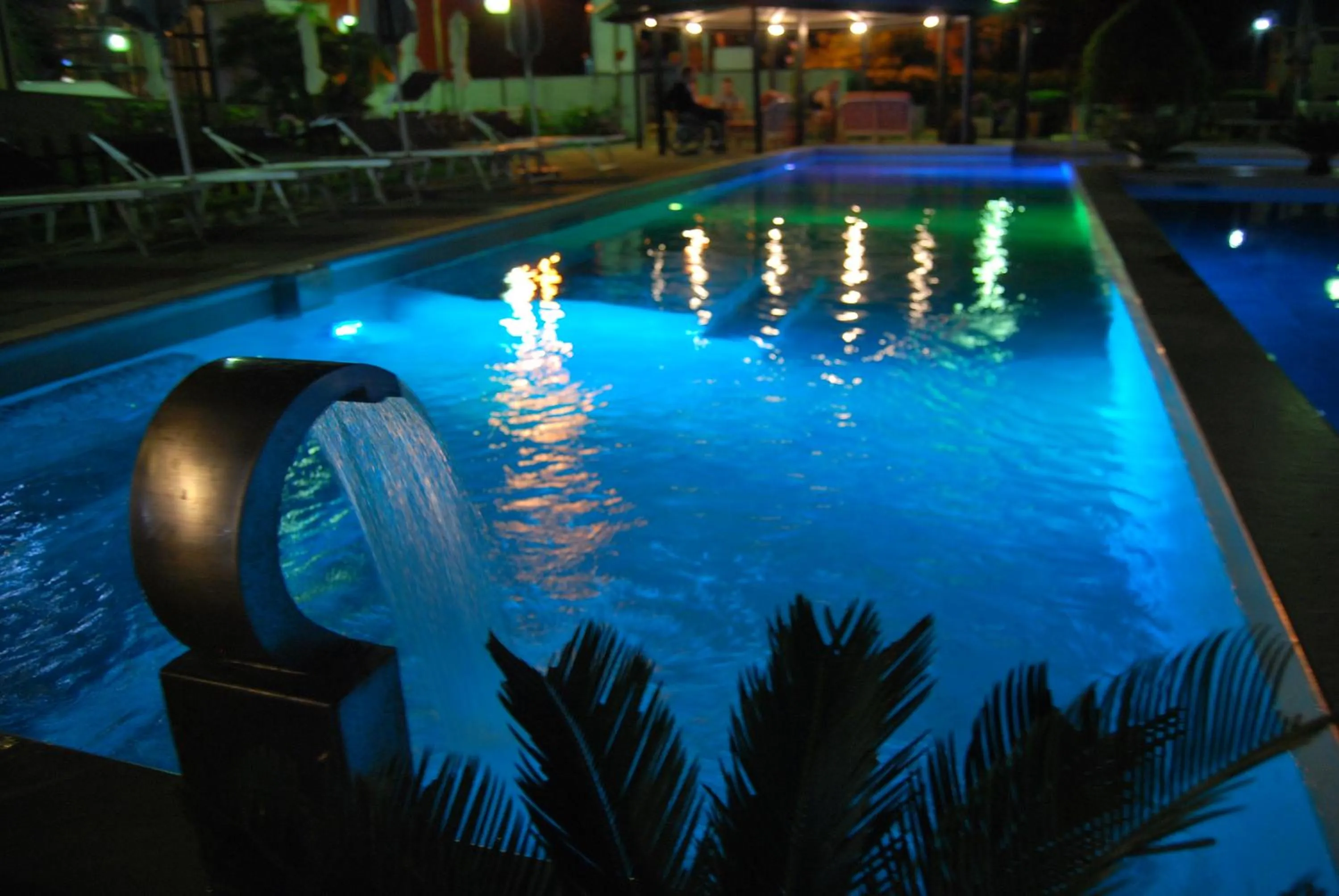 Swimming pool in River Park Hotel
