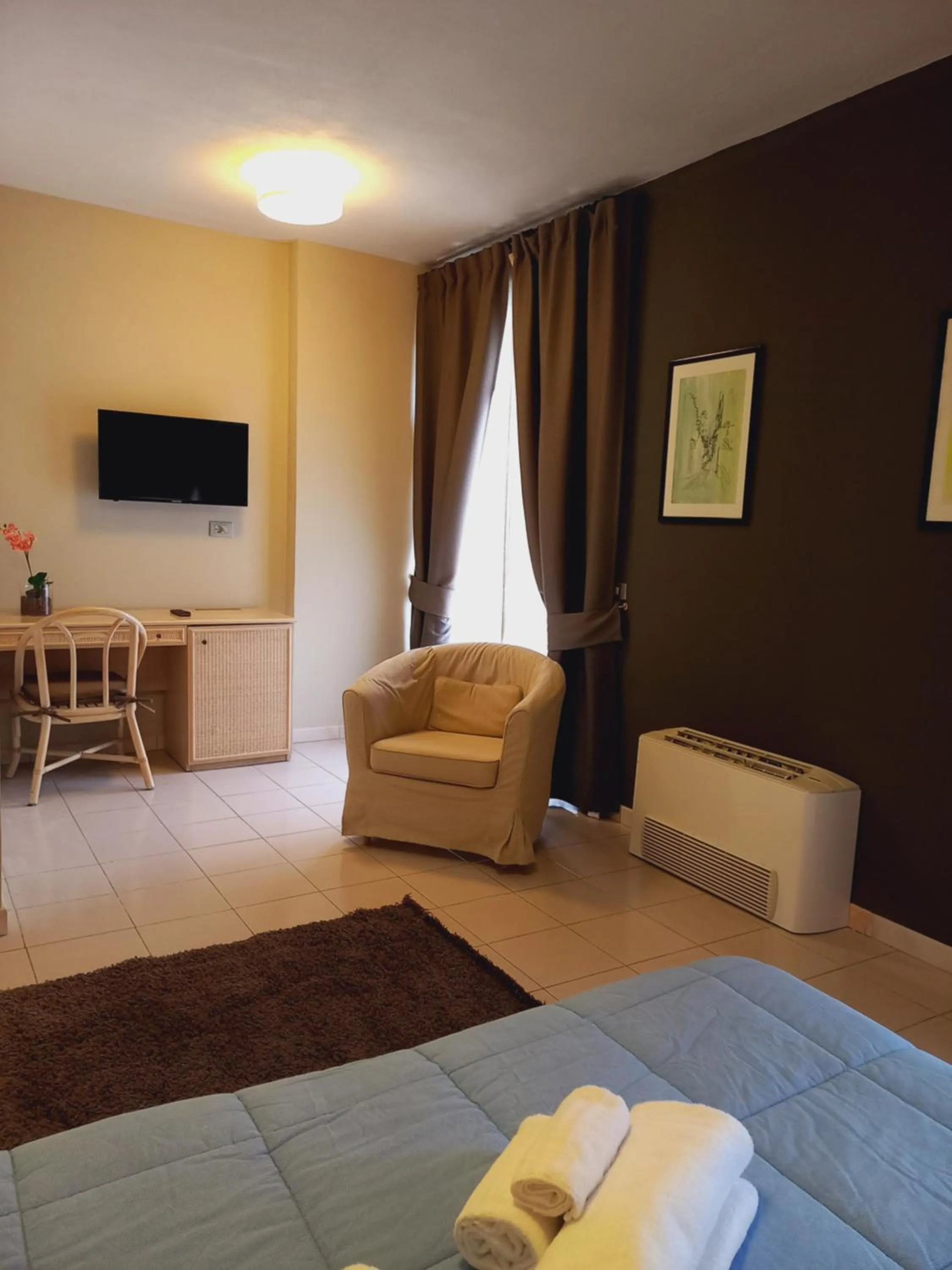 Photo of the whole room, Bed in River Park Hotel